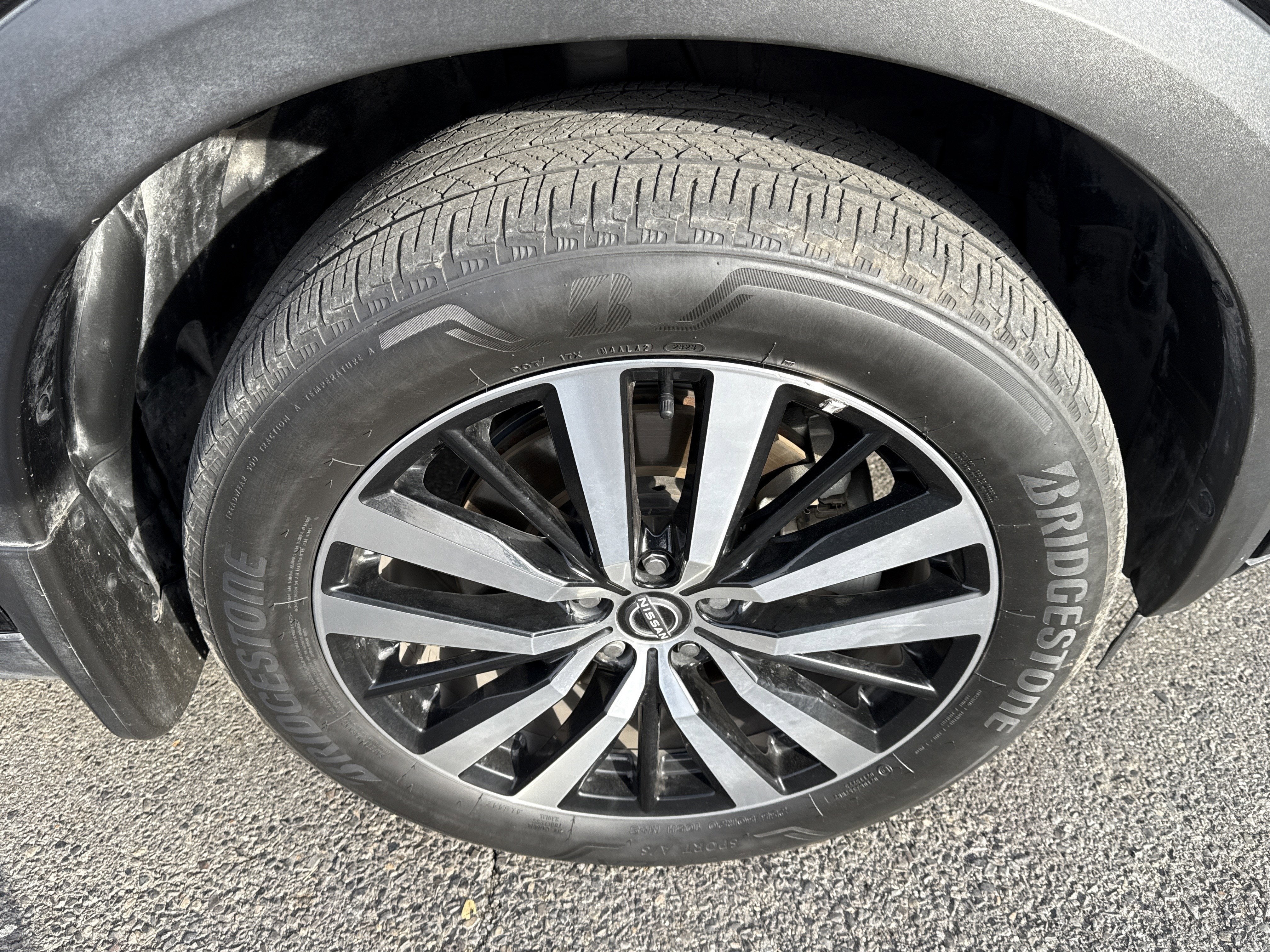 2023 Nissan Pathfinder Base