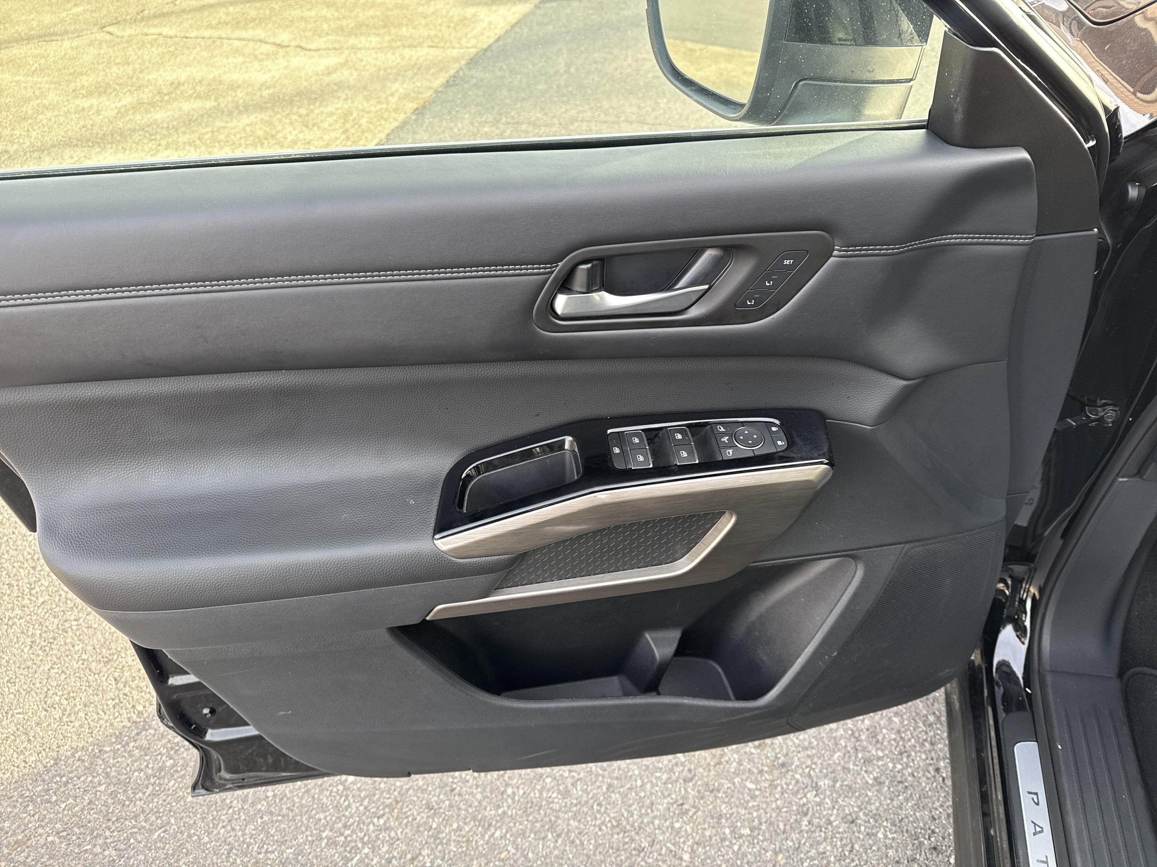 2024 Nissan Pathfinder Base