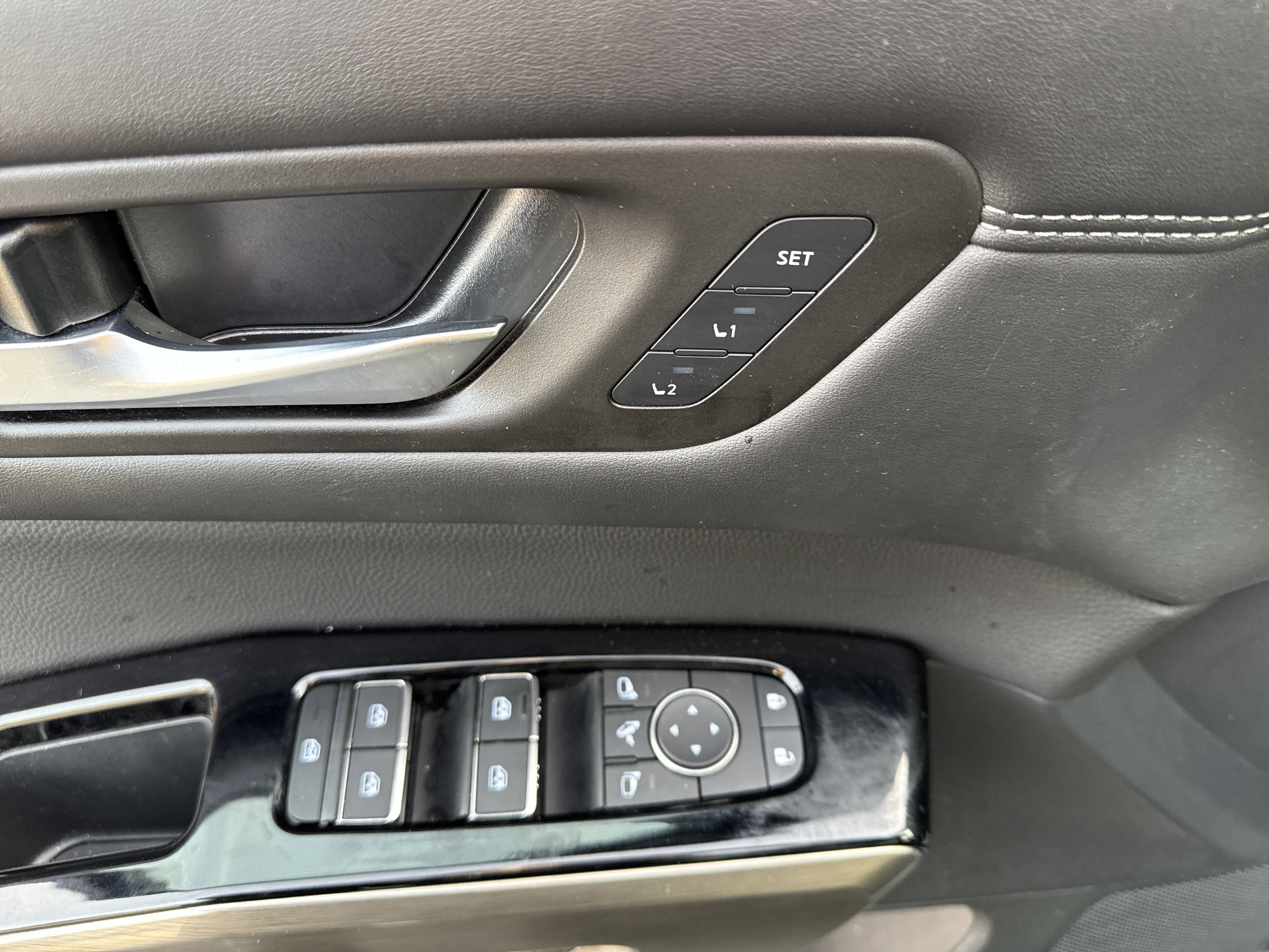 2024 Nissan Pathfinder Base