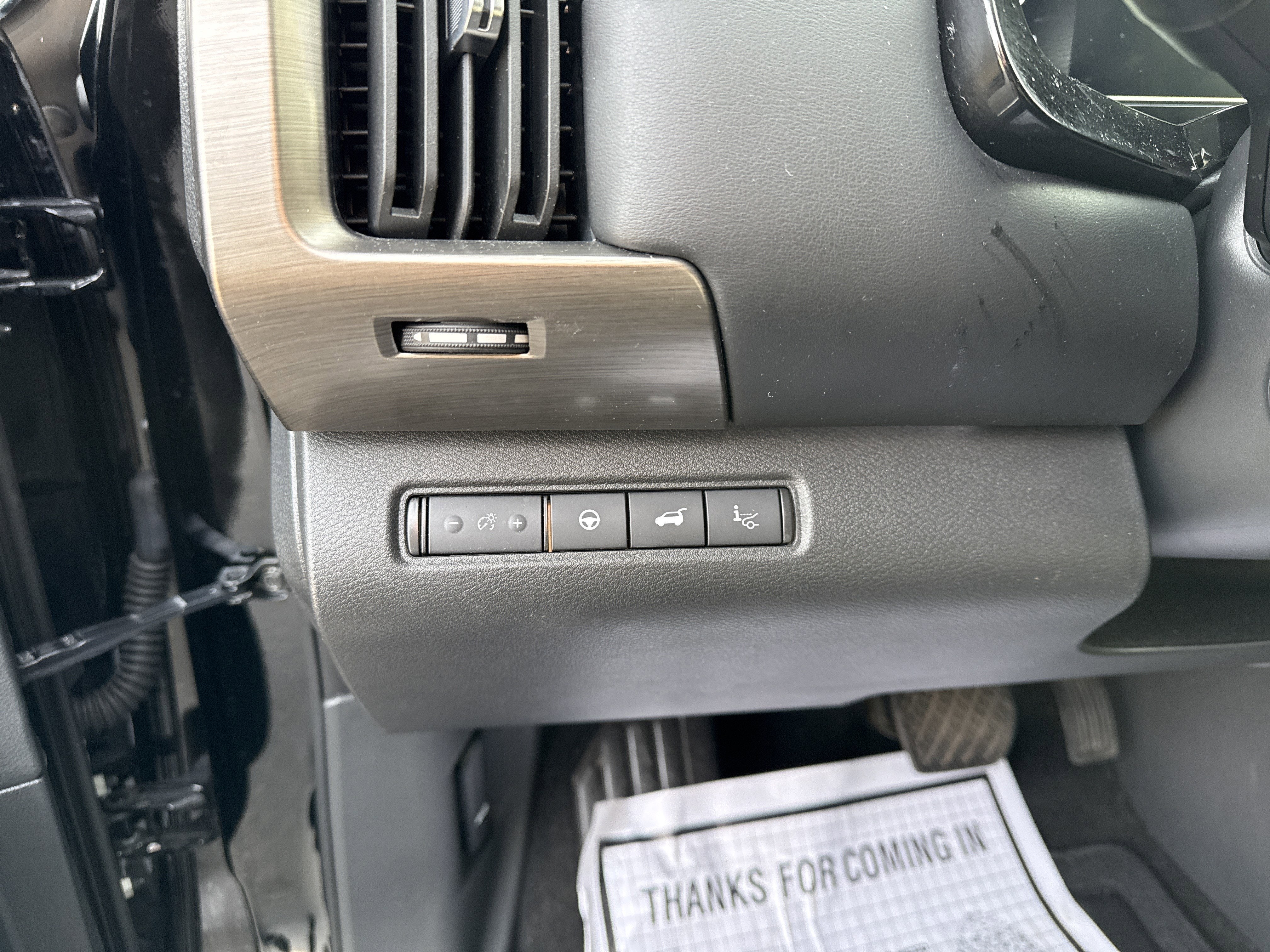 2024 Nissan Pathfinder Base