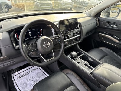 2024 Nissan Pathfinder Base