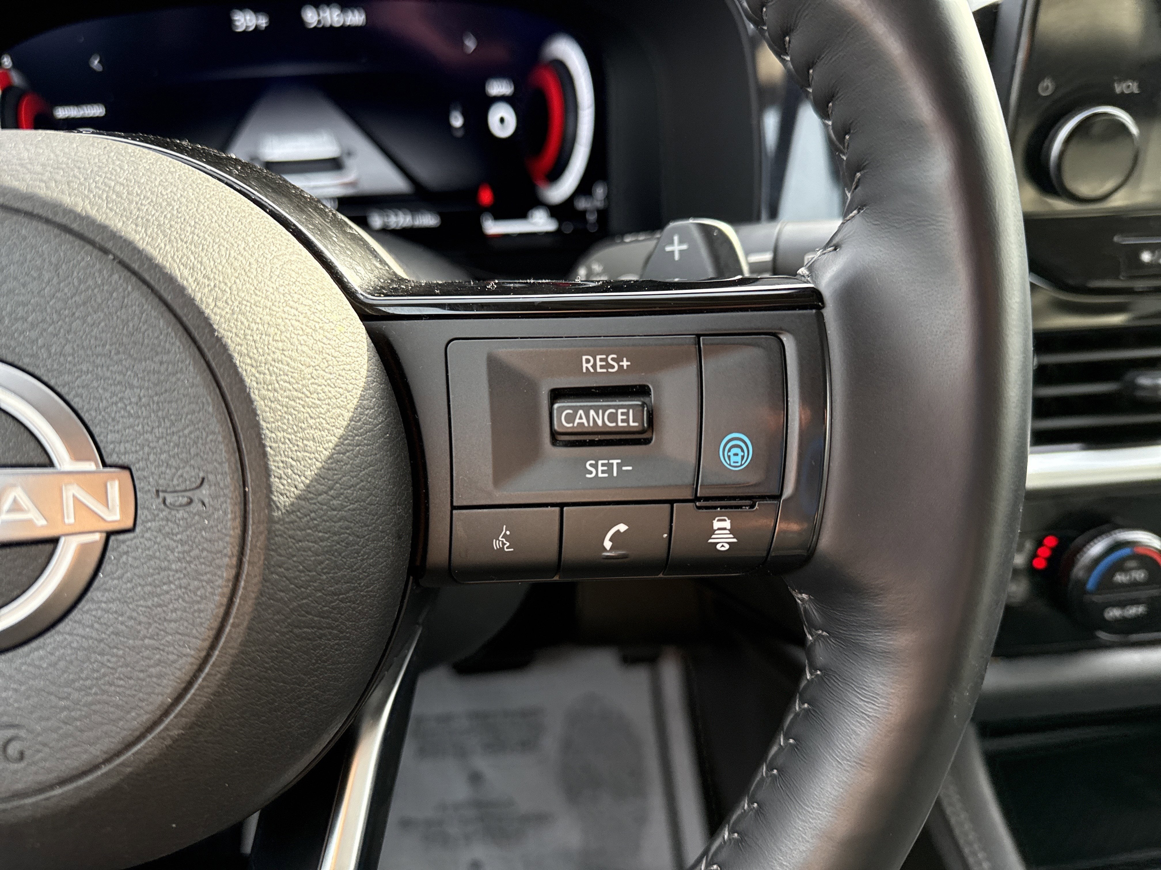 2024 Nissan Pathfinder Base