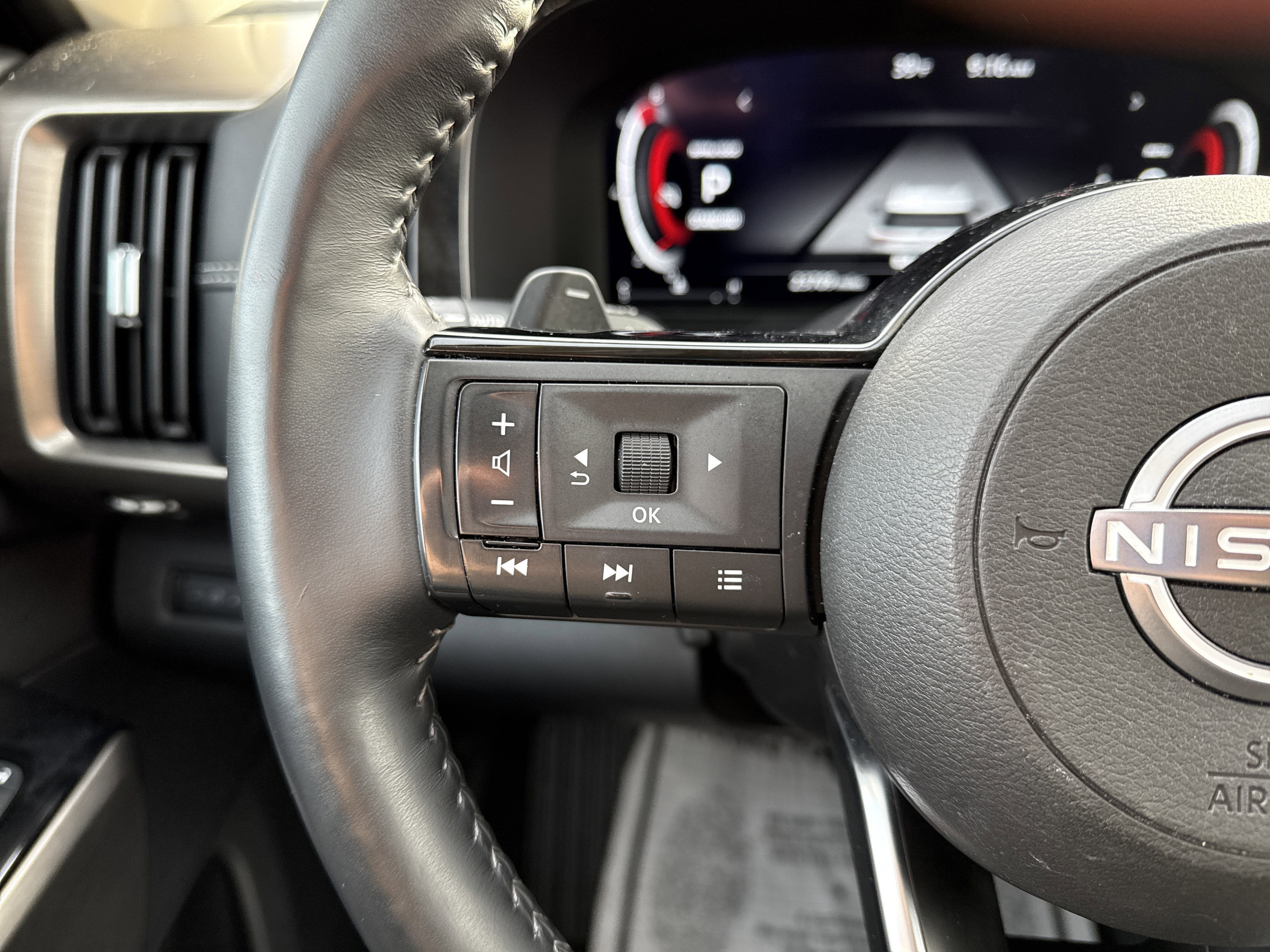 2024 Nissan Pathfinder Base