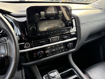 2024 Nissan Pathfinder Base