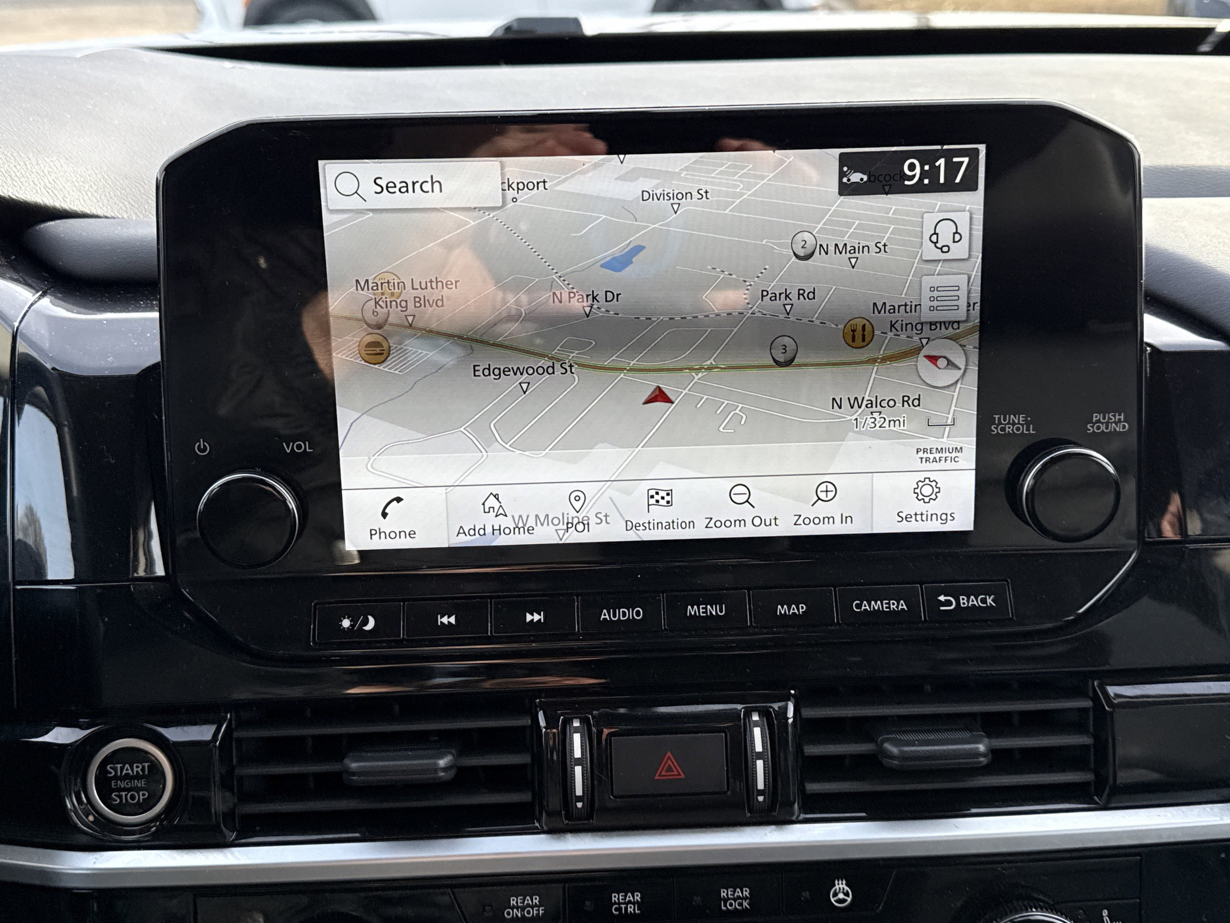 2024 Nissan Pathfinder Base