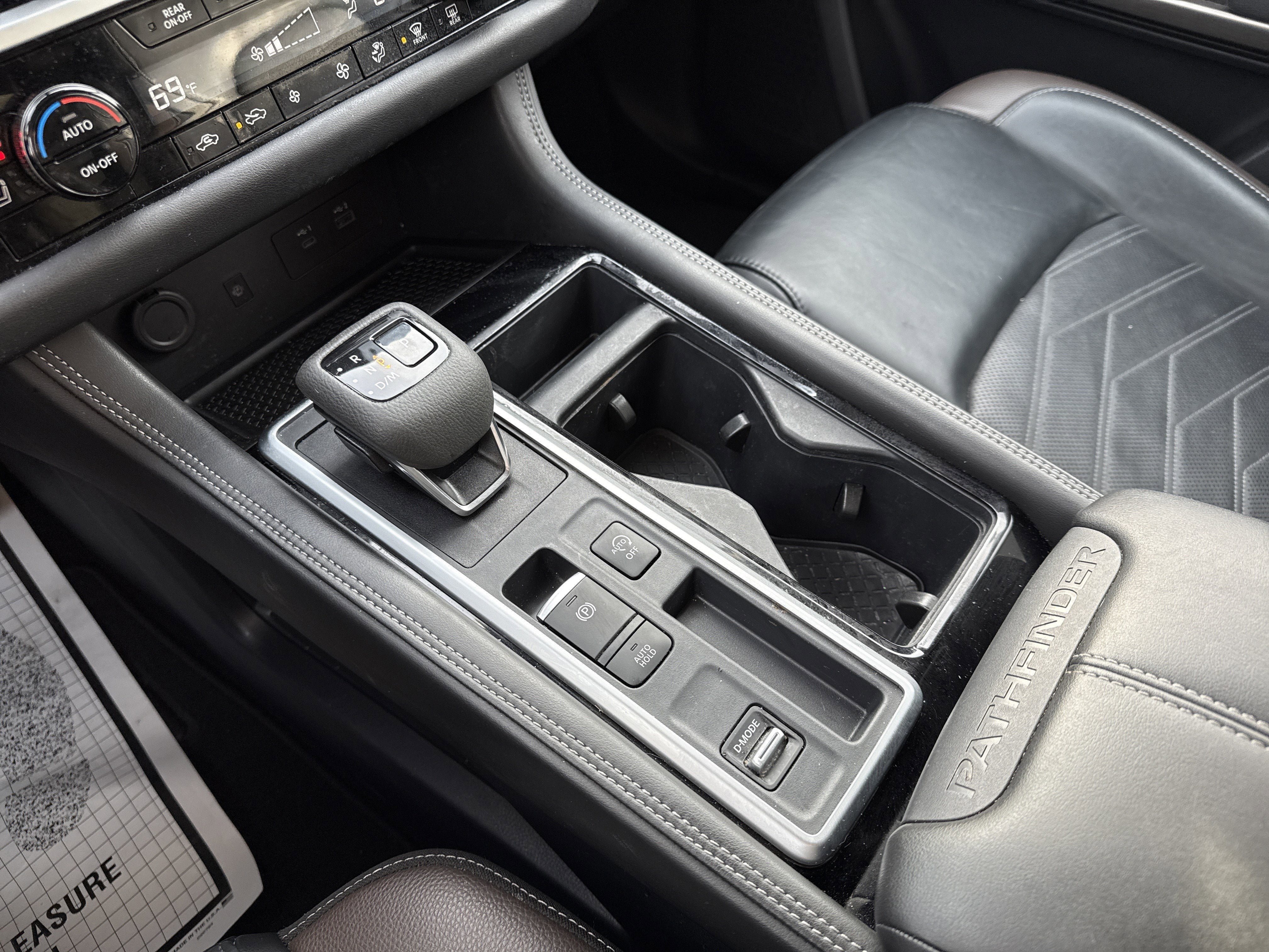 2024 Nissan Pathfinder Base