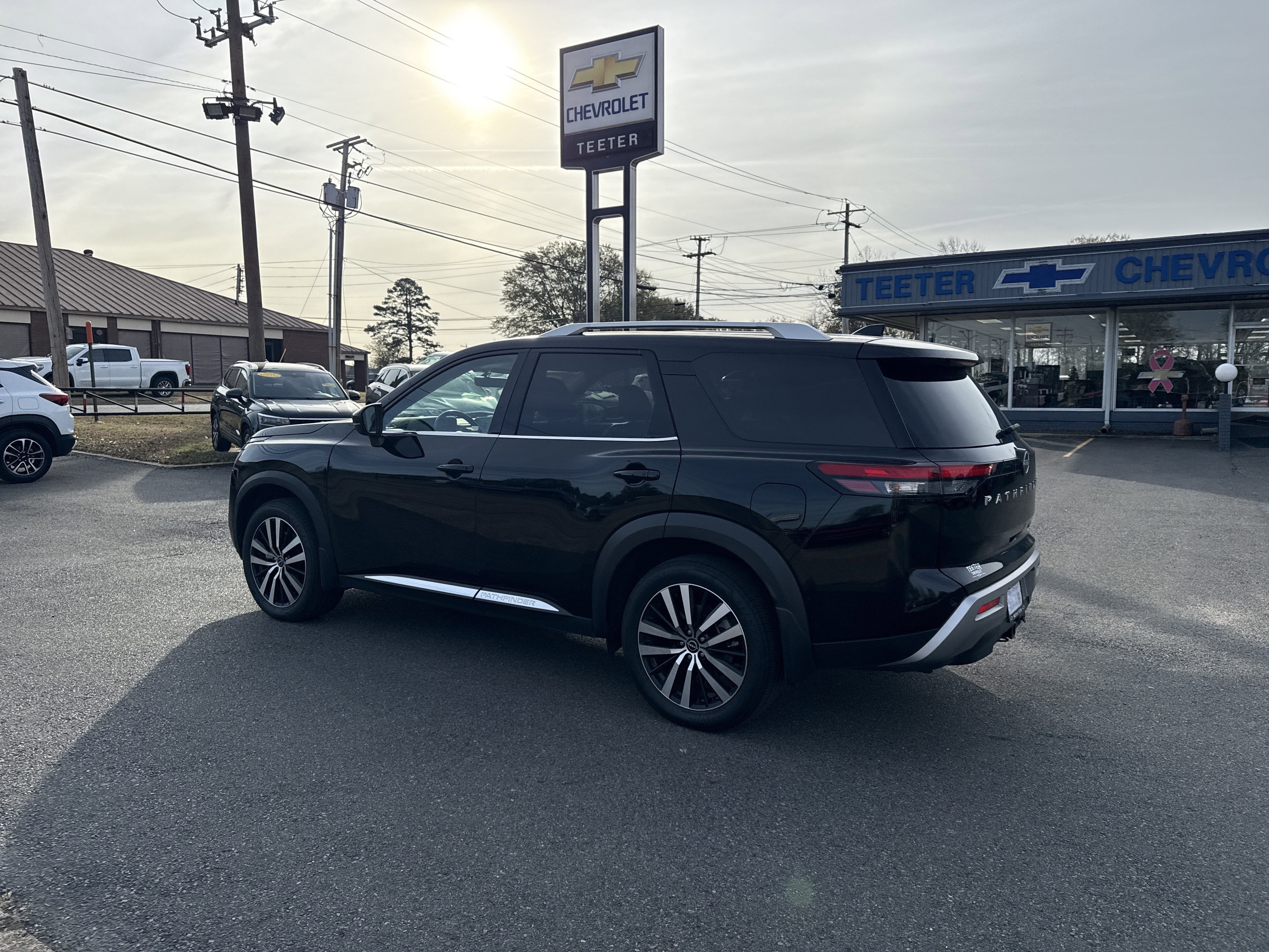 2024 Nissan Pathfinder Base