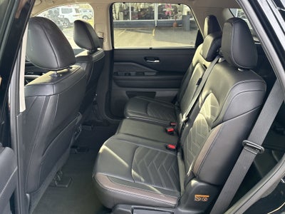 2024 Nissan Pathfinder Base