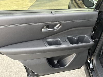 2024 Nissan Pathfinder Base