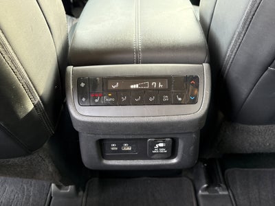 2024 Nissan Pathfinder Base