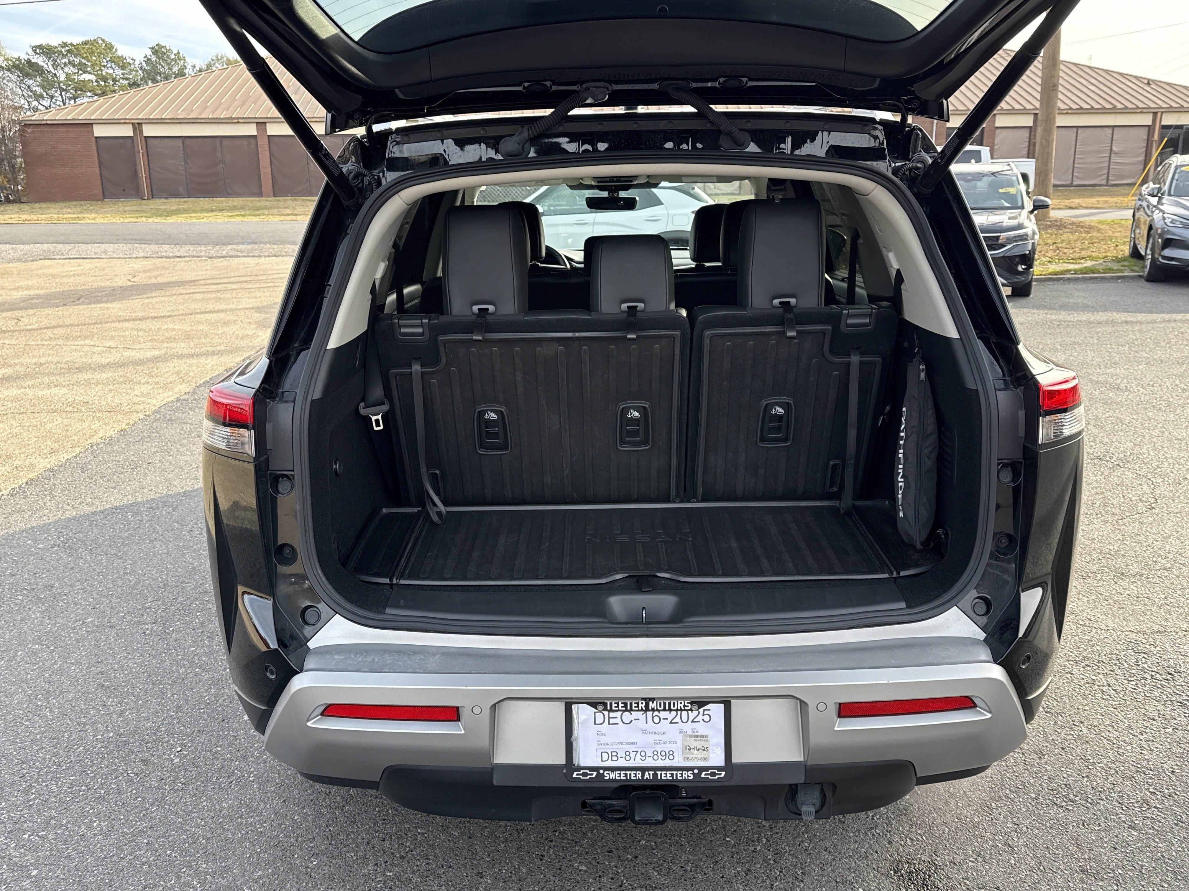 2024 Nissan Pathfinder Base