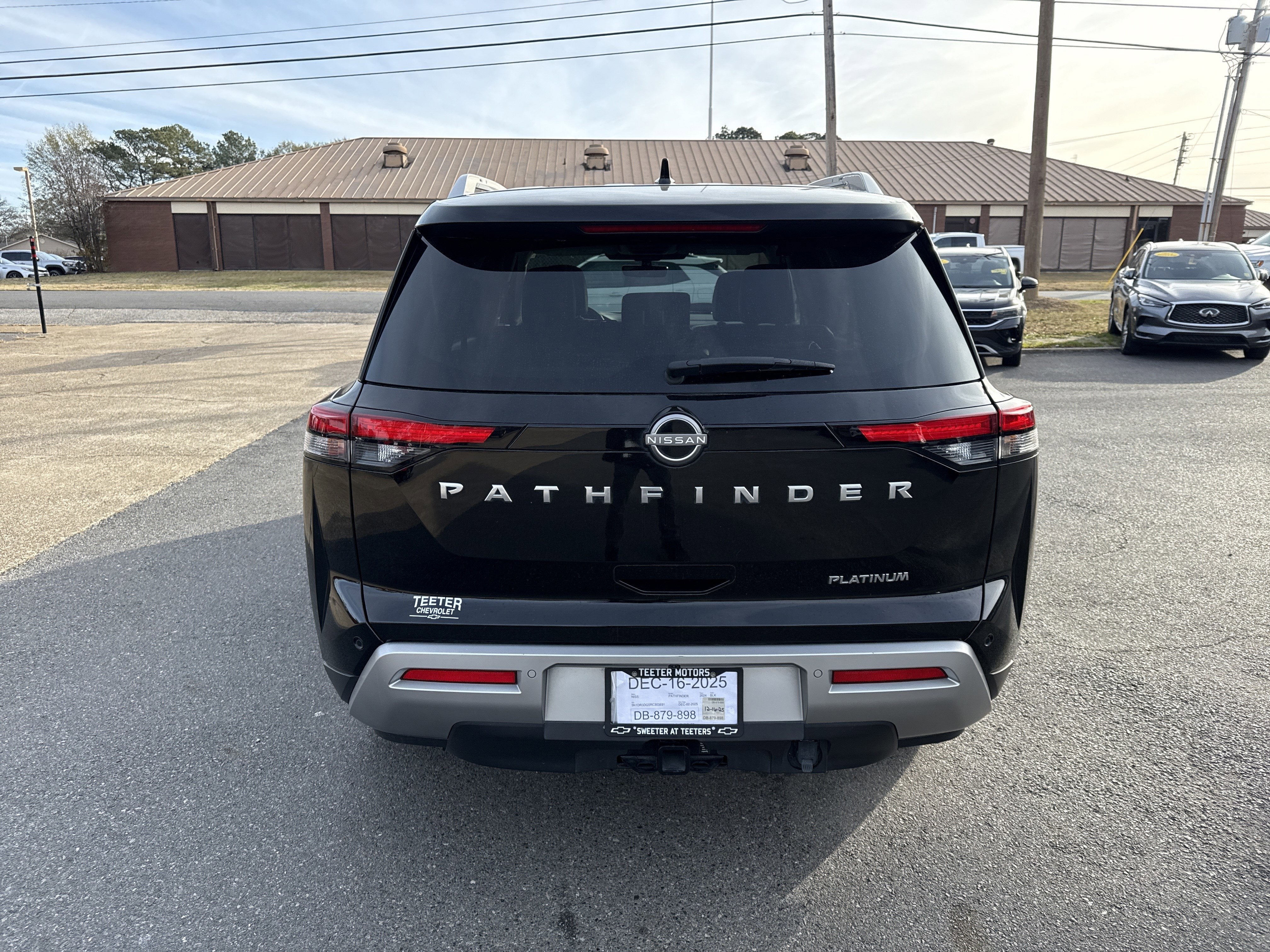 2024 Nissan Pathfinder Base