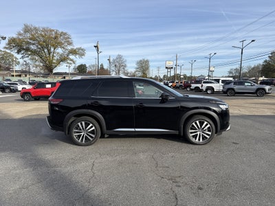 2024 Nissan Pathfinder Base