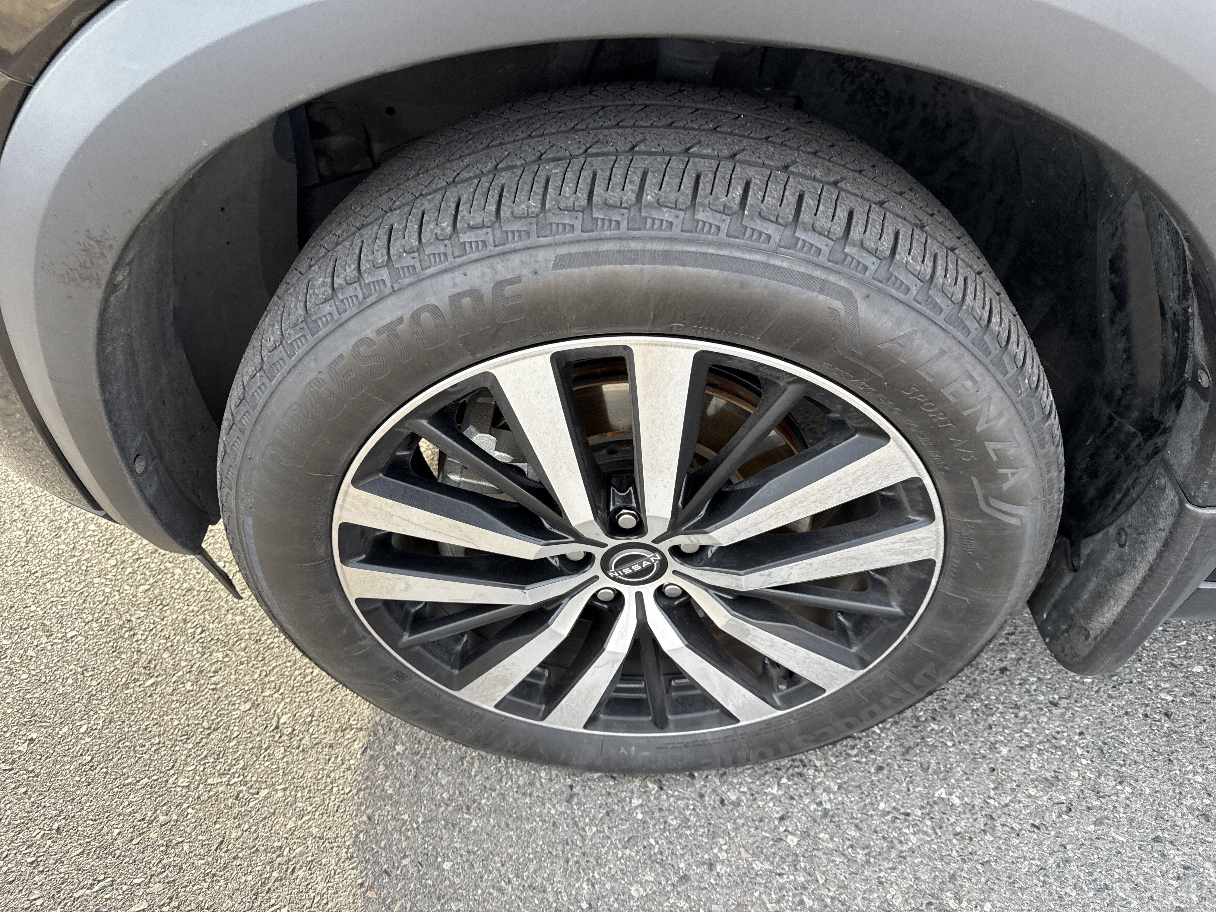 2024 Nissan Pathfinder Base