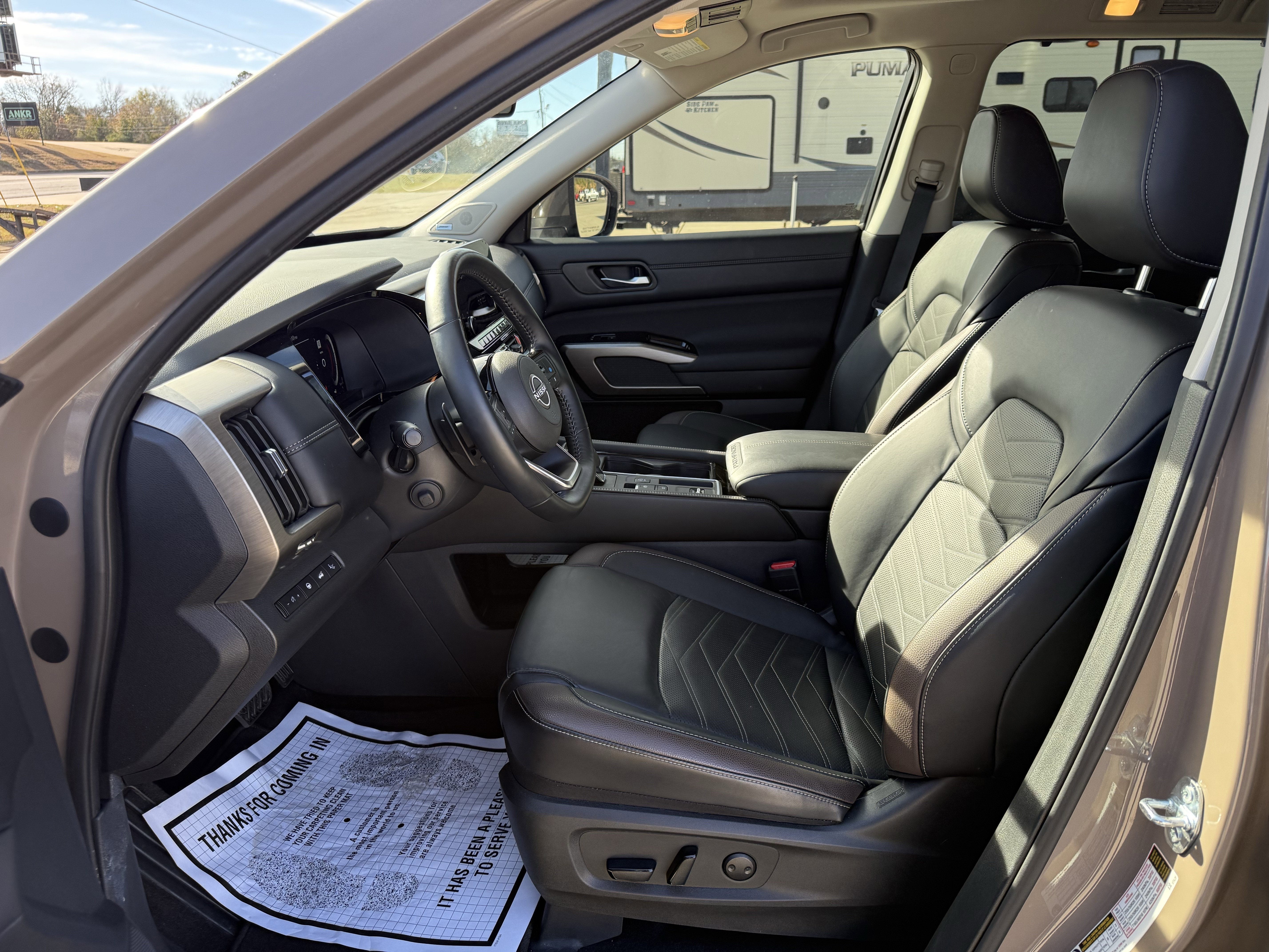 2025 Nissan Pathfinder Base