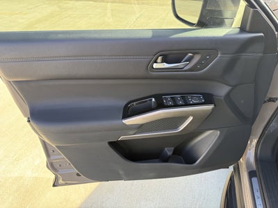 2025 Nissan Pathfinder Base