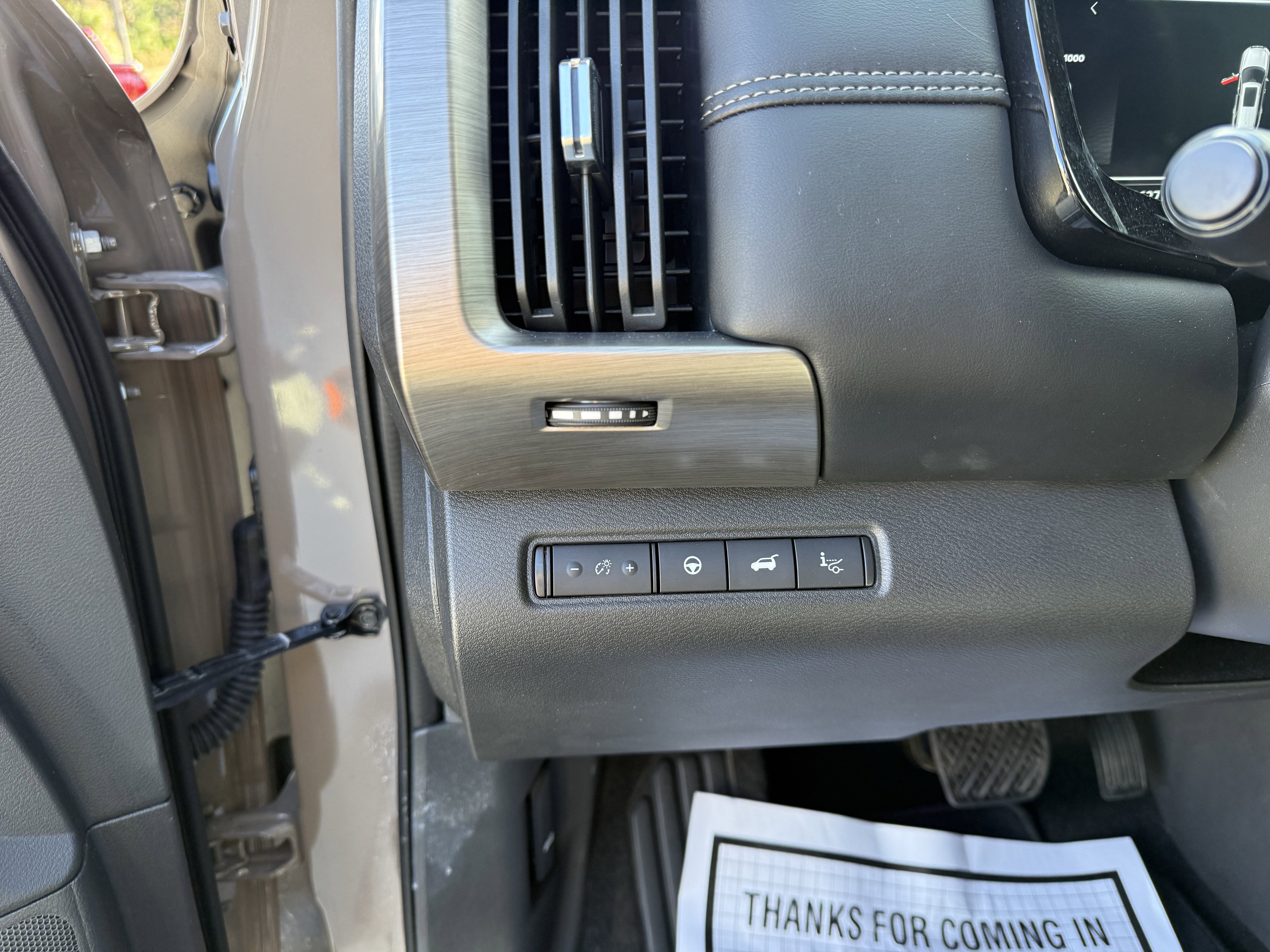 2025 Nissan Pathfinder Base