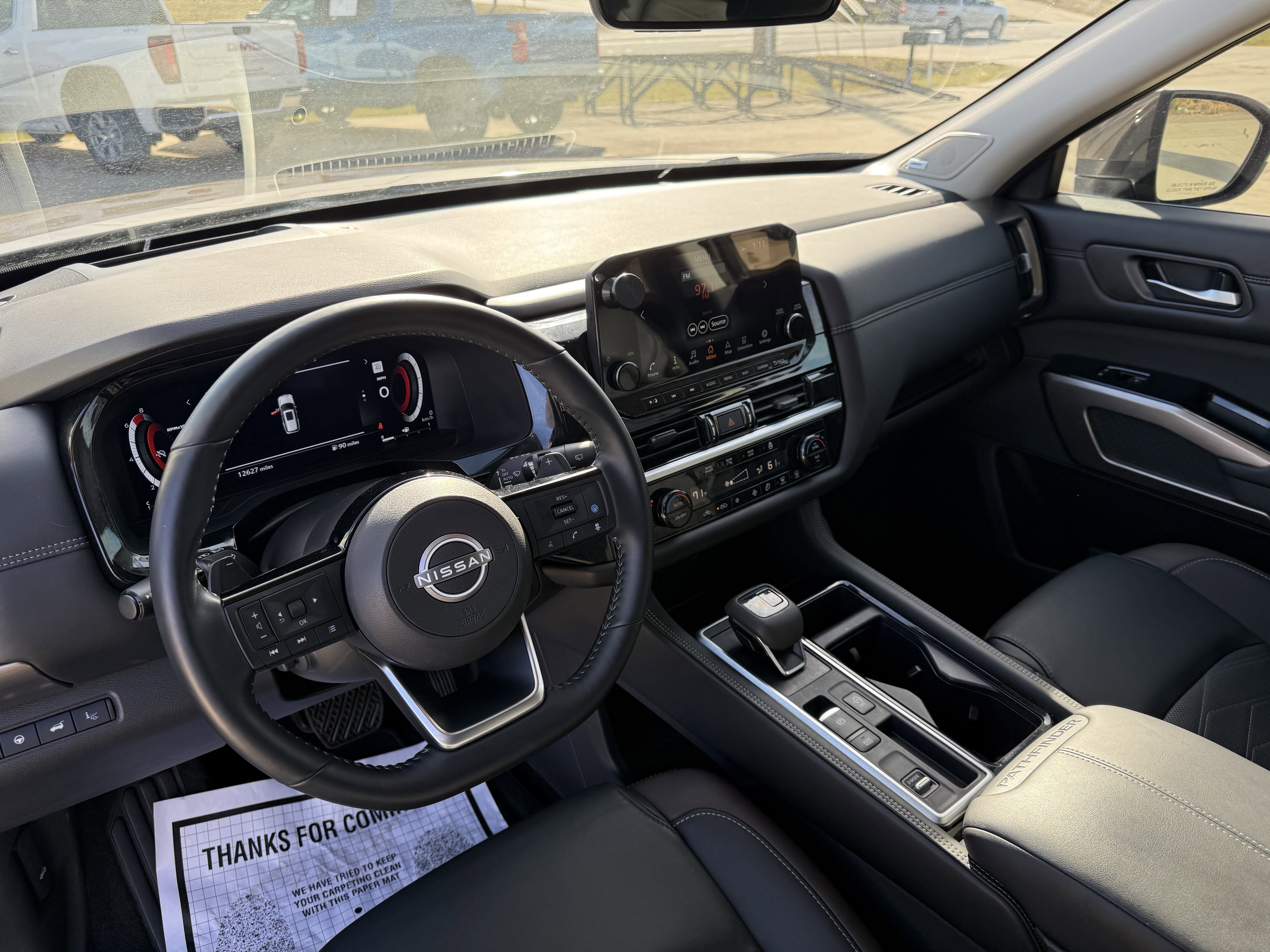 2025 Nissan Pathfinder Base