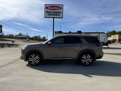 2025 Nissan Pathfinder Base