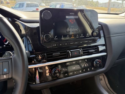 2025 Nissan Pathfinder Base