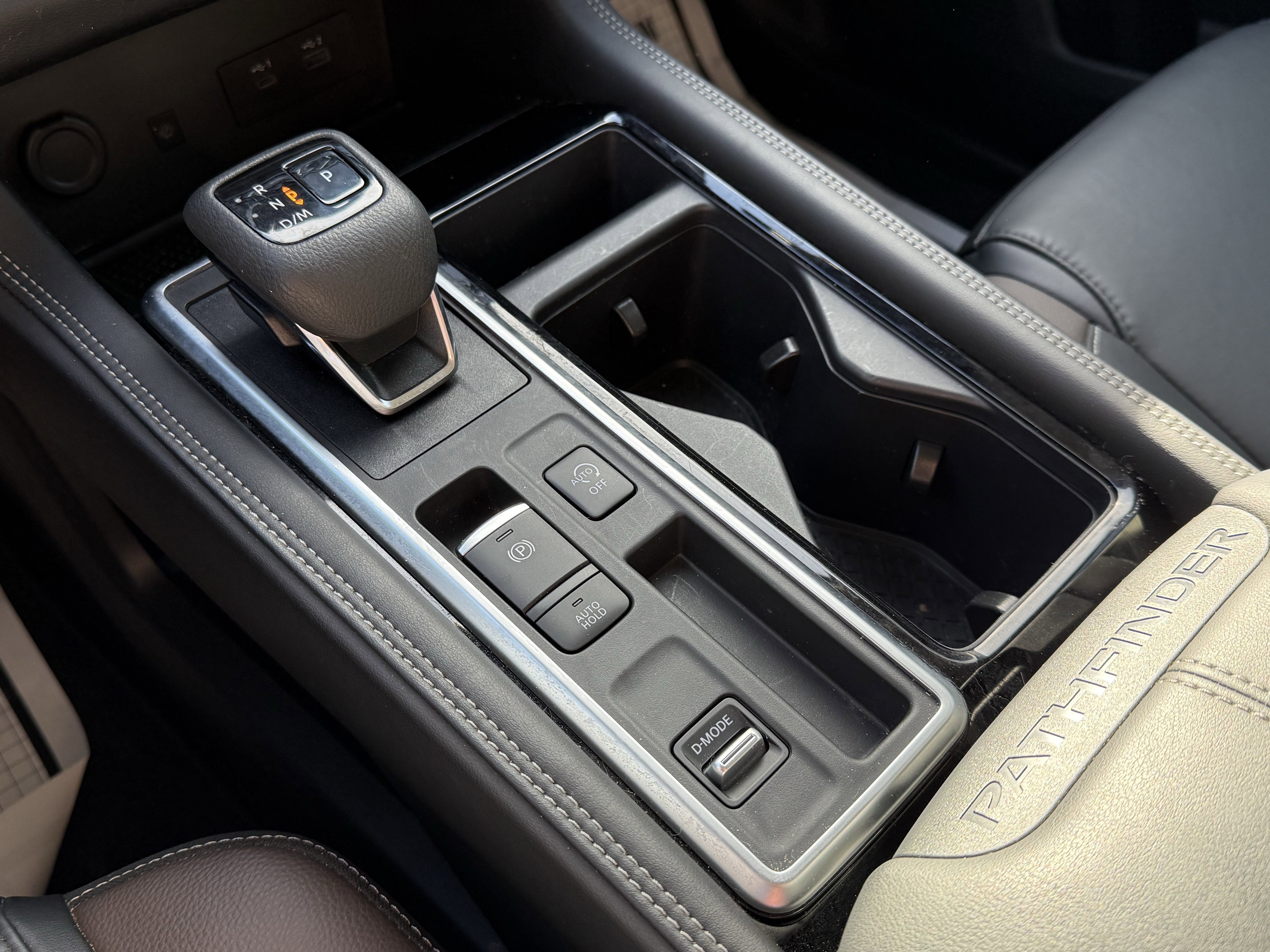 2025 Nissan Pathfinder Base