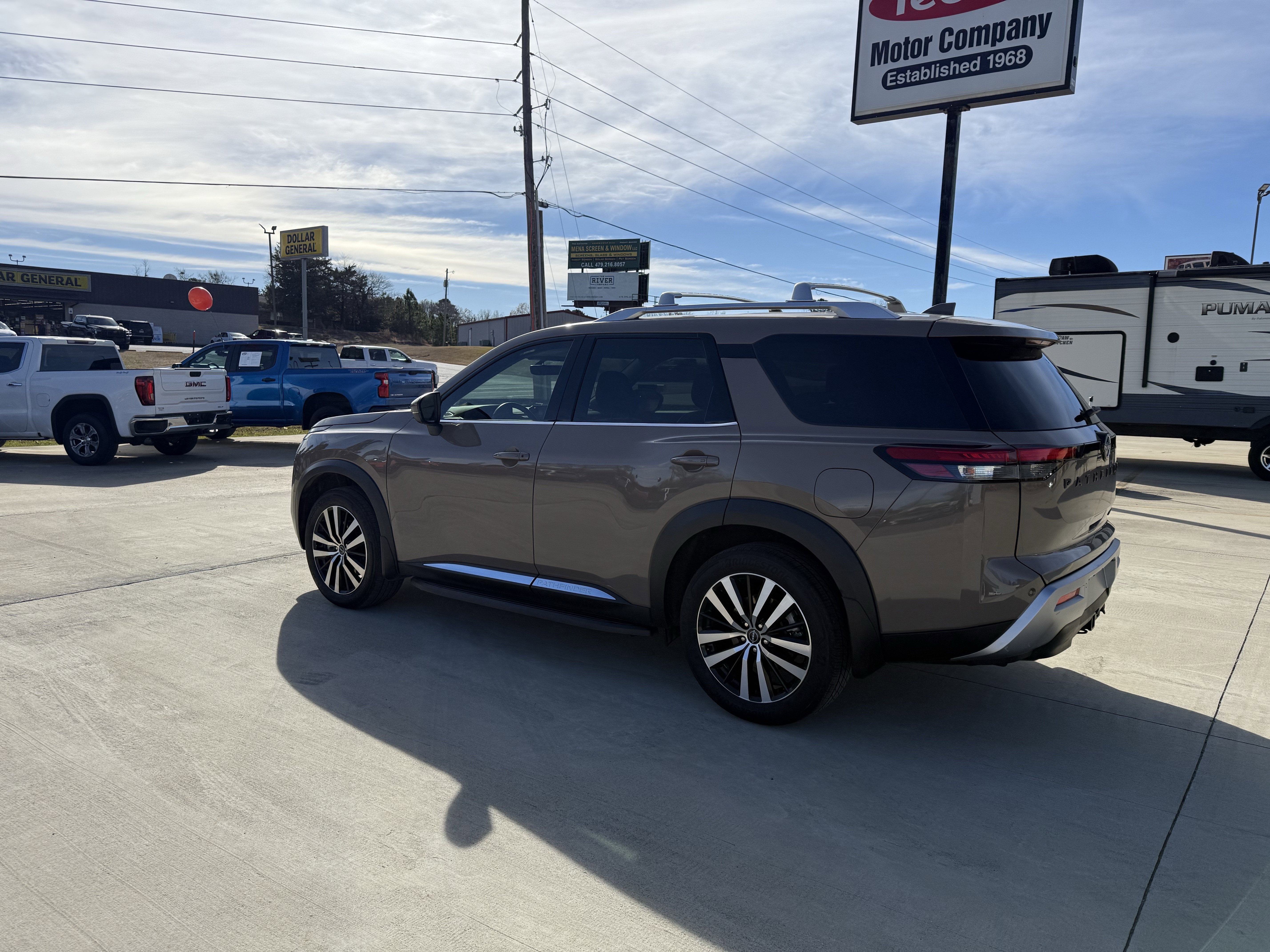 2025 Nissan Pathfinder Base