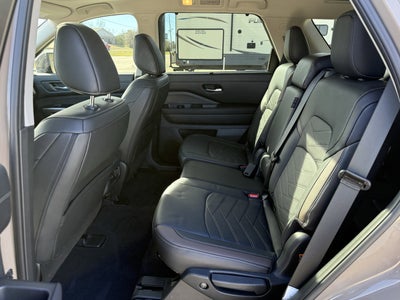 2025 Nissan Pathfinder Base