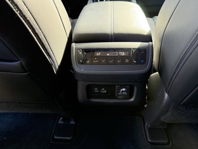 2025 Nissan Pathfinder Base