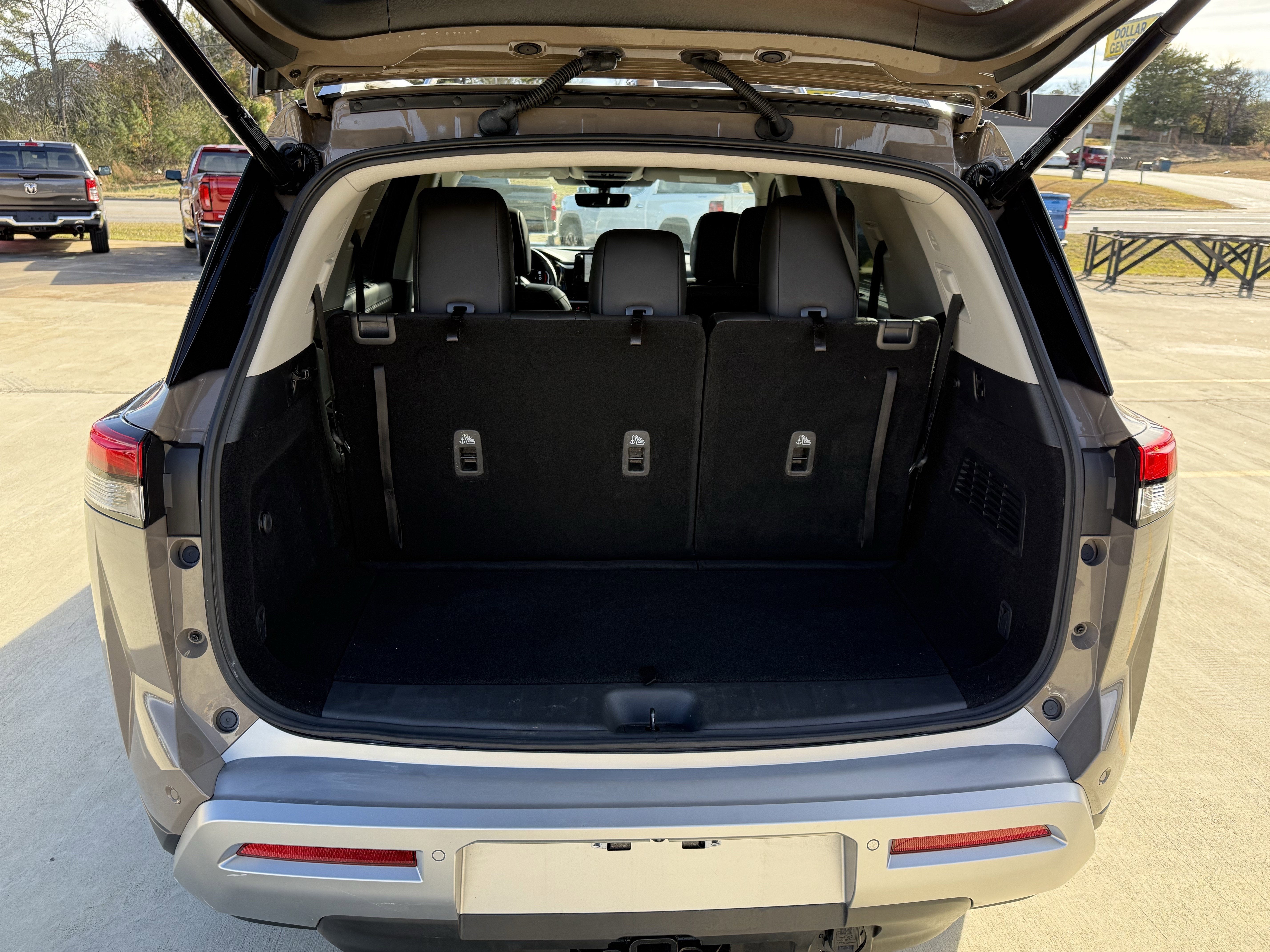 2025 Nissan Pathfinder Base