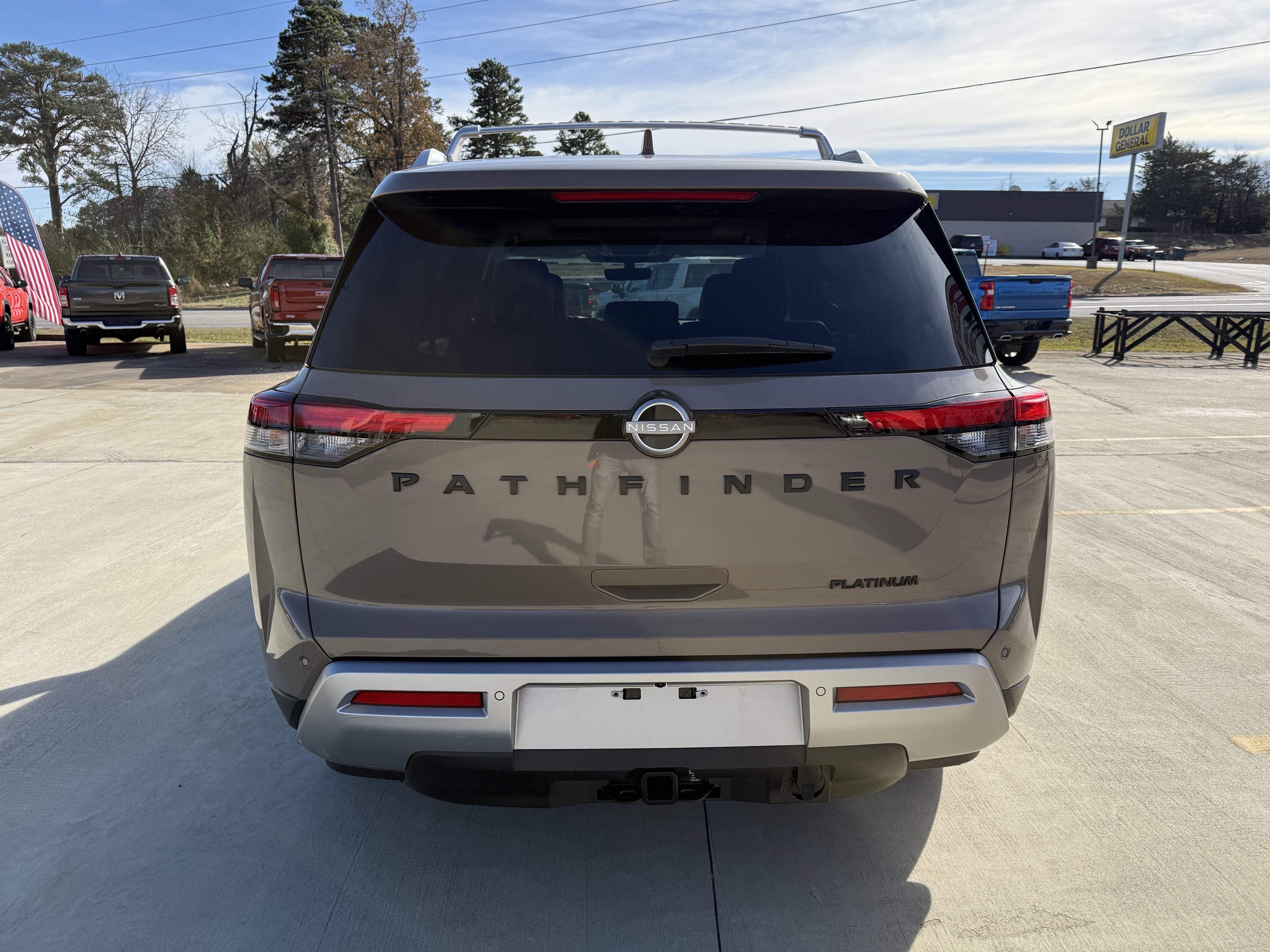 2025 Nissan Pathfinder Base