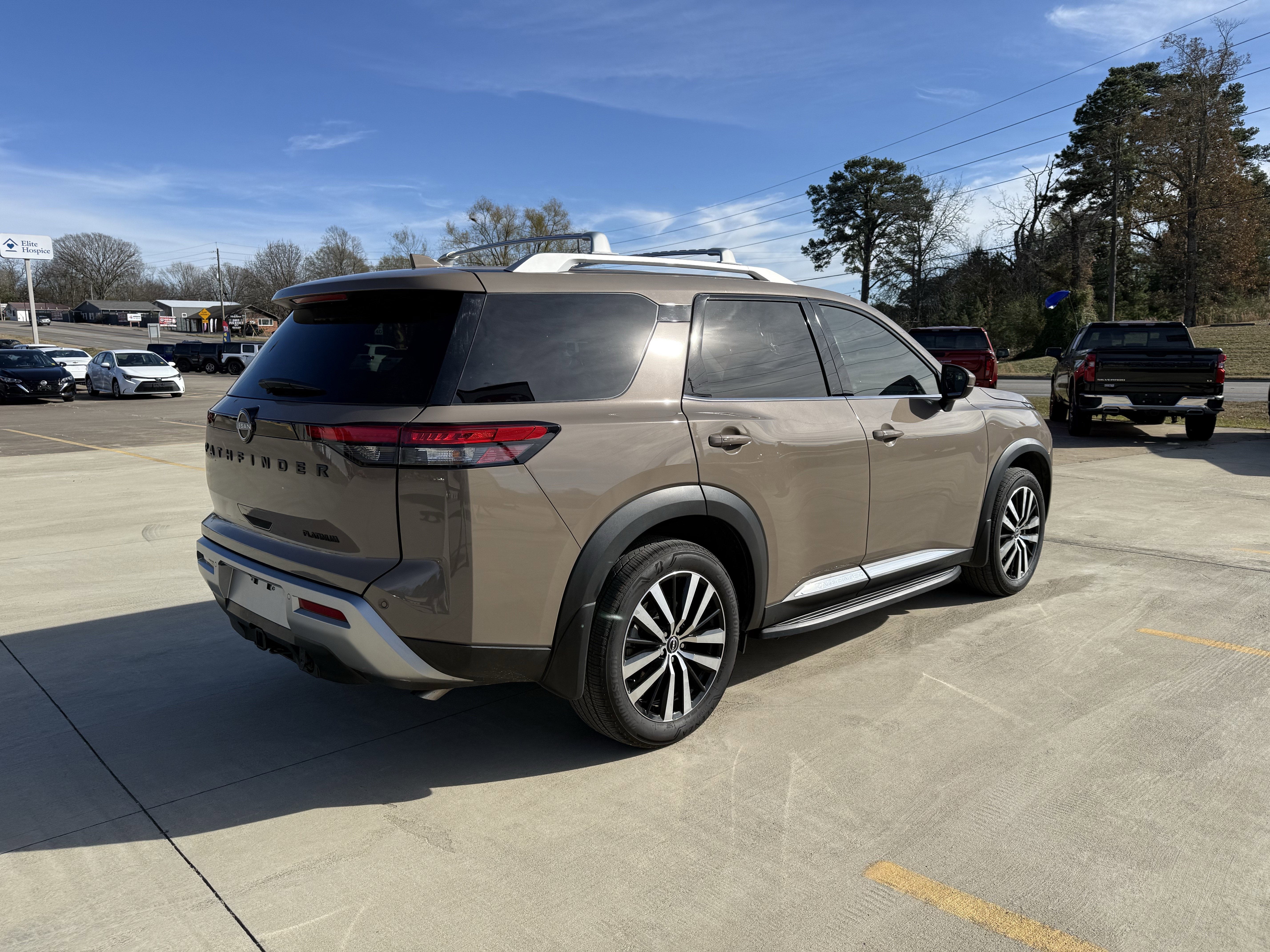 2025 Nissan Pathfinder Base