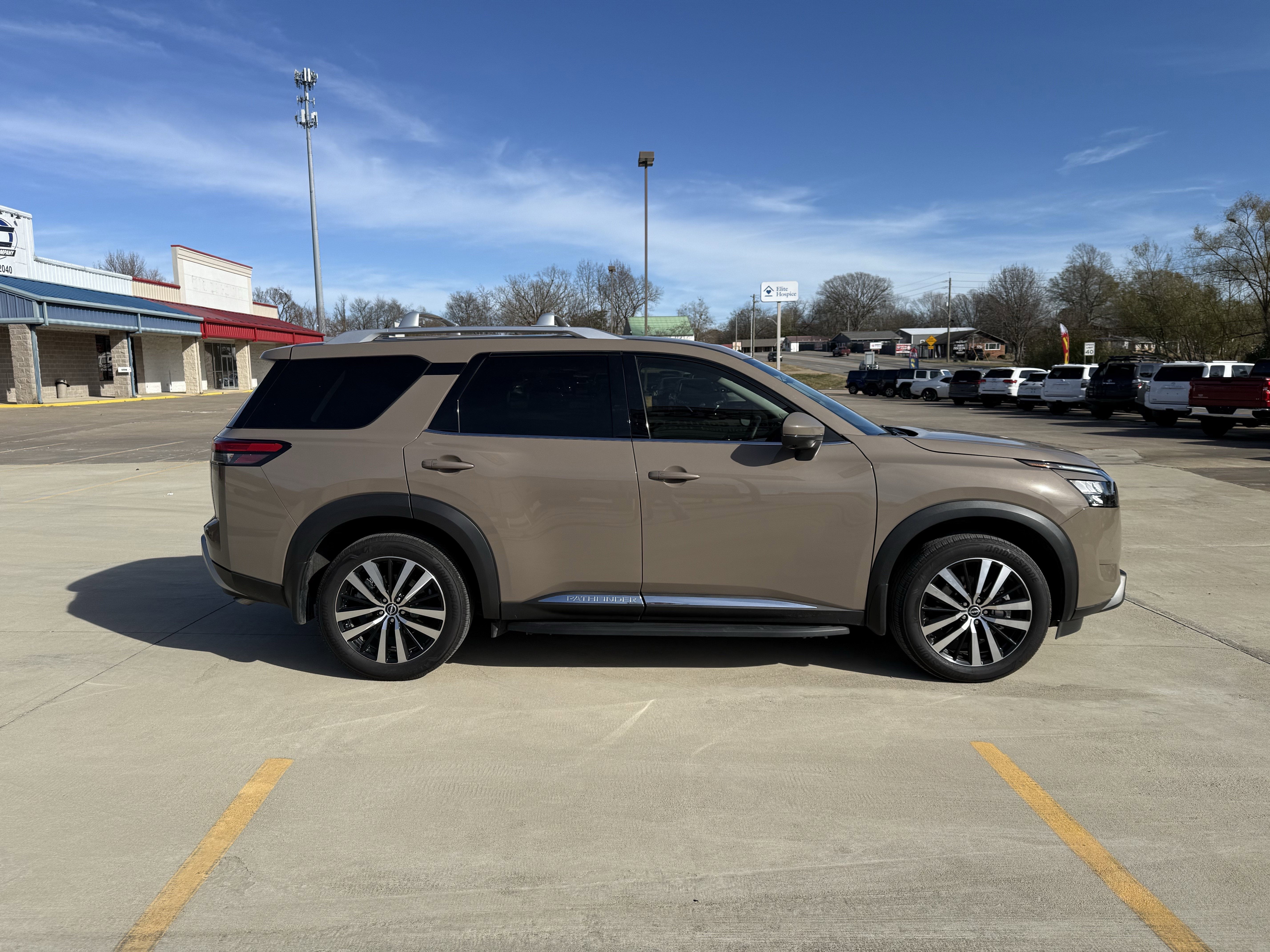 2025 Nissan Pathfinder Base