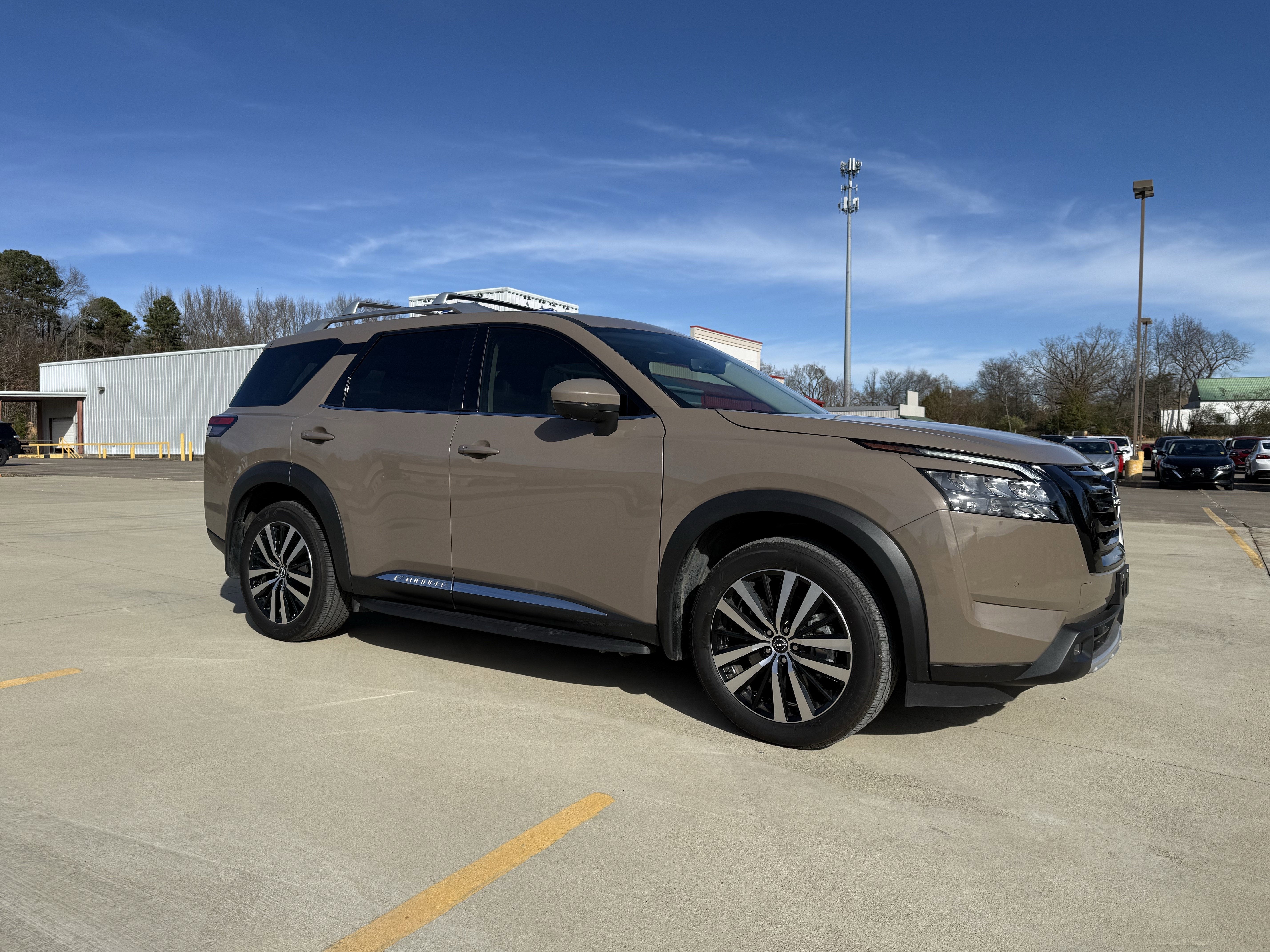 2025 Nissan Pathfinder Base