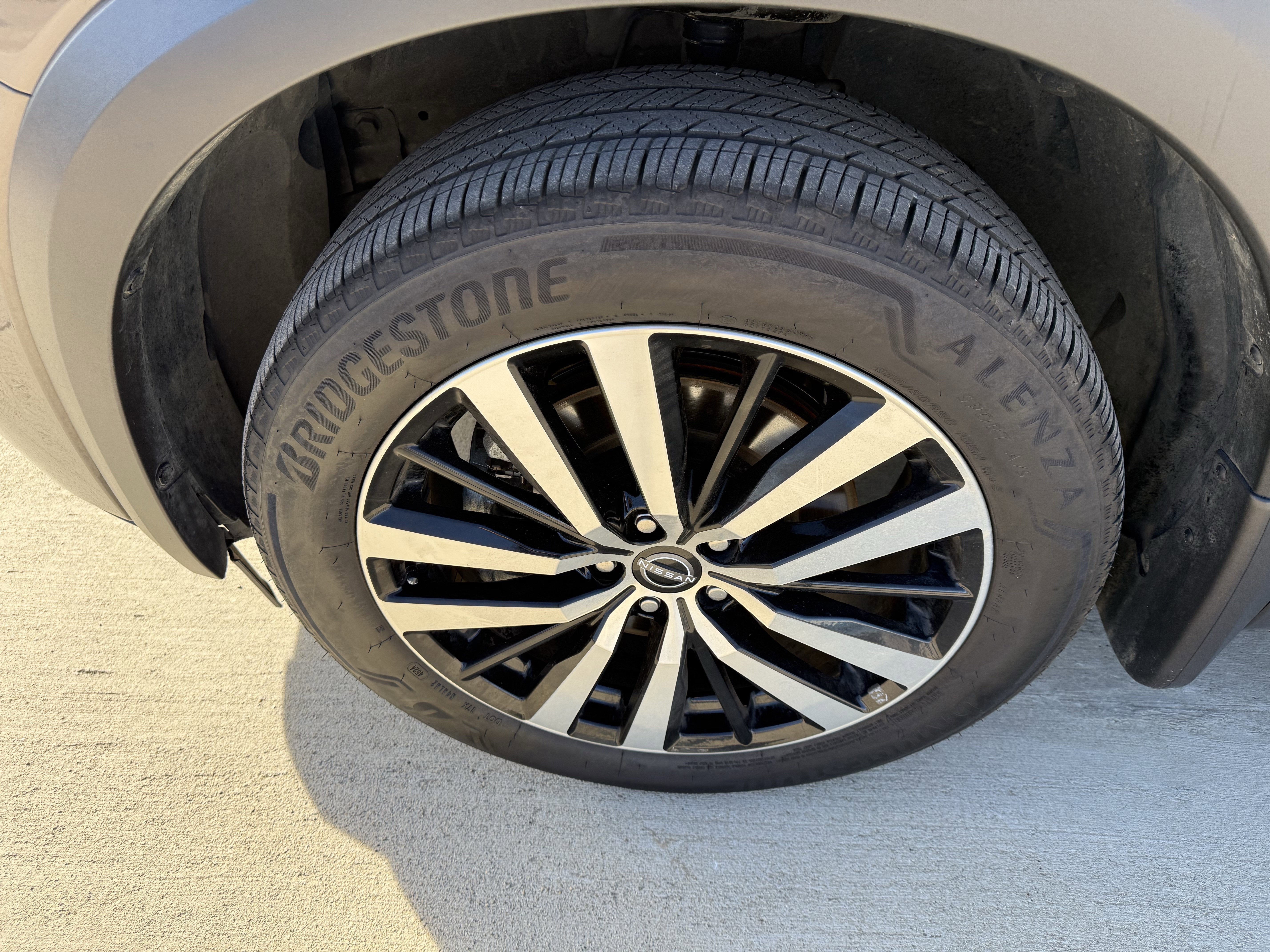 2025 Nissan Pathfinder Base