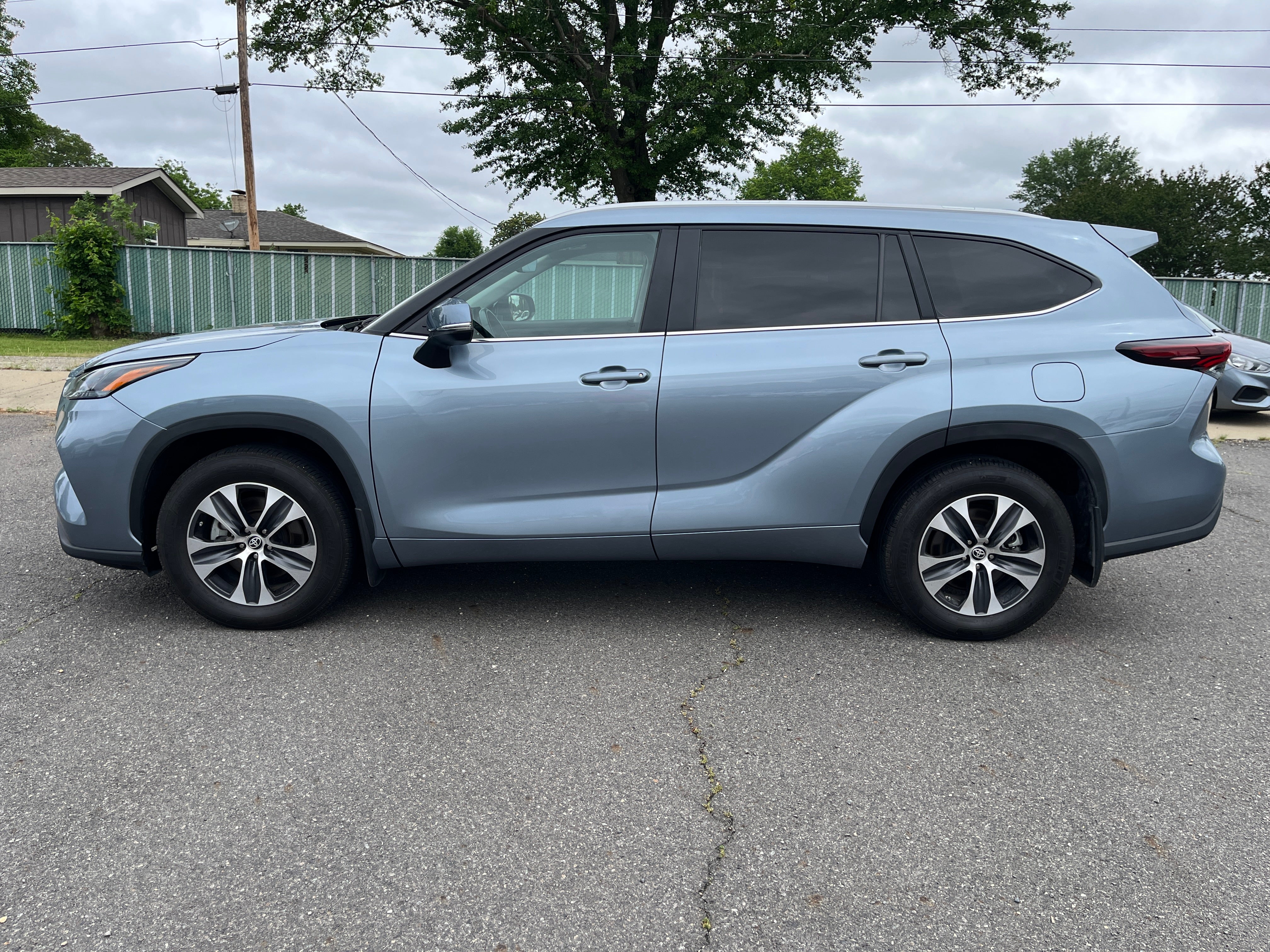 2024 Toyota Highlander LE