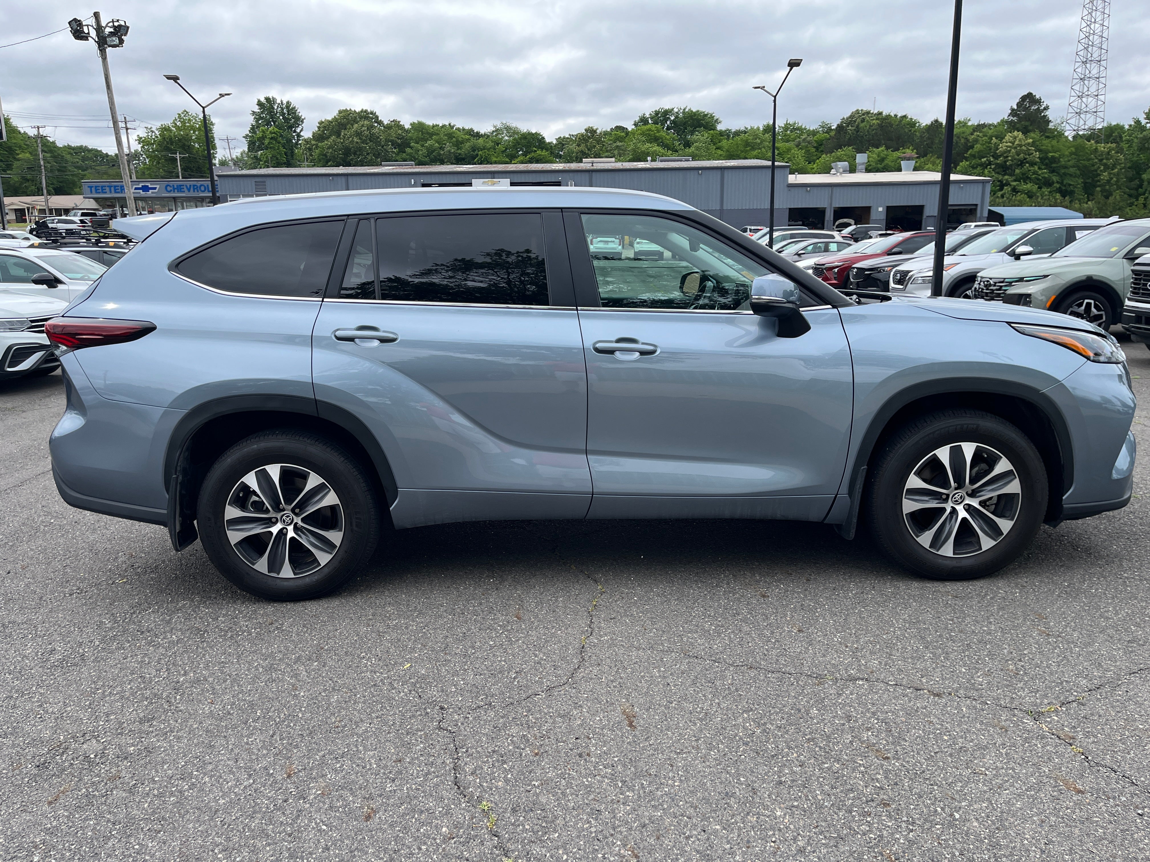 2024 Toyota Highlander LE