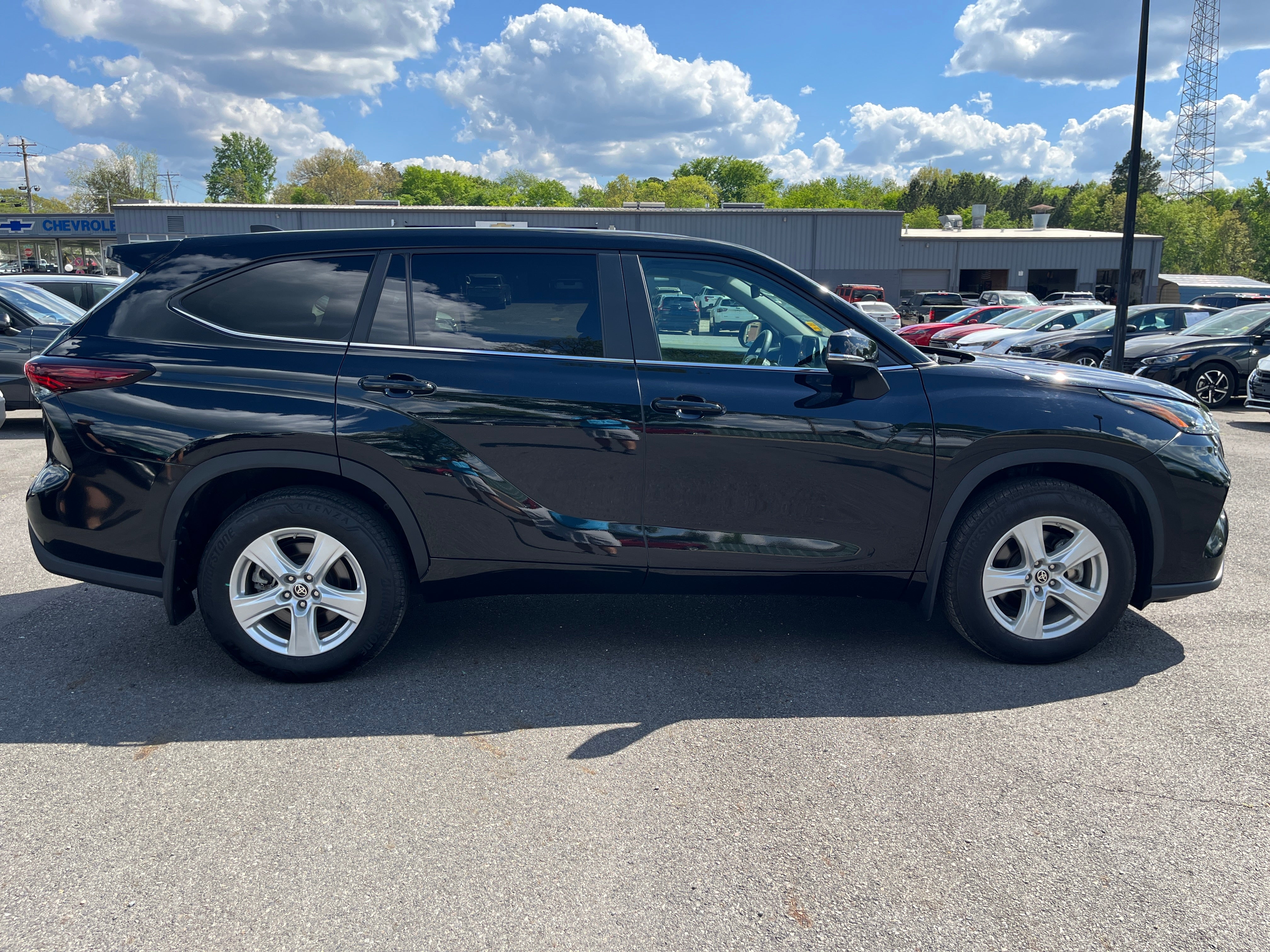 2024 Toyota Highlander LE