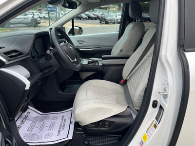 2025 Toyota Sienna XLE