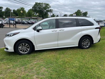 2025 Toyota Sienna XLE