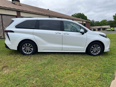 2025 Toyota Sienna XLE