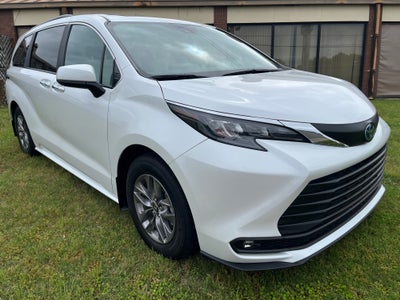 2025 Toyota Sienna XLE