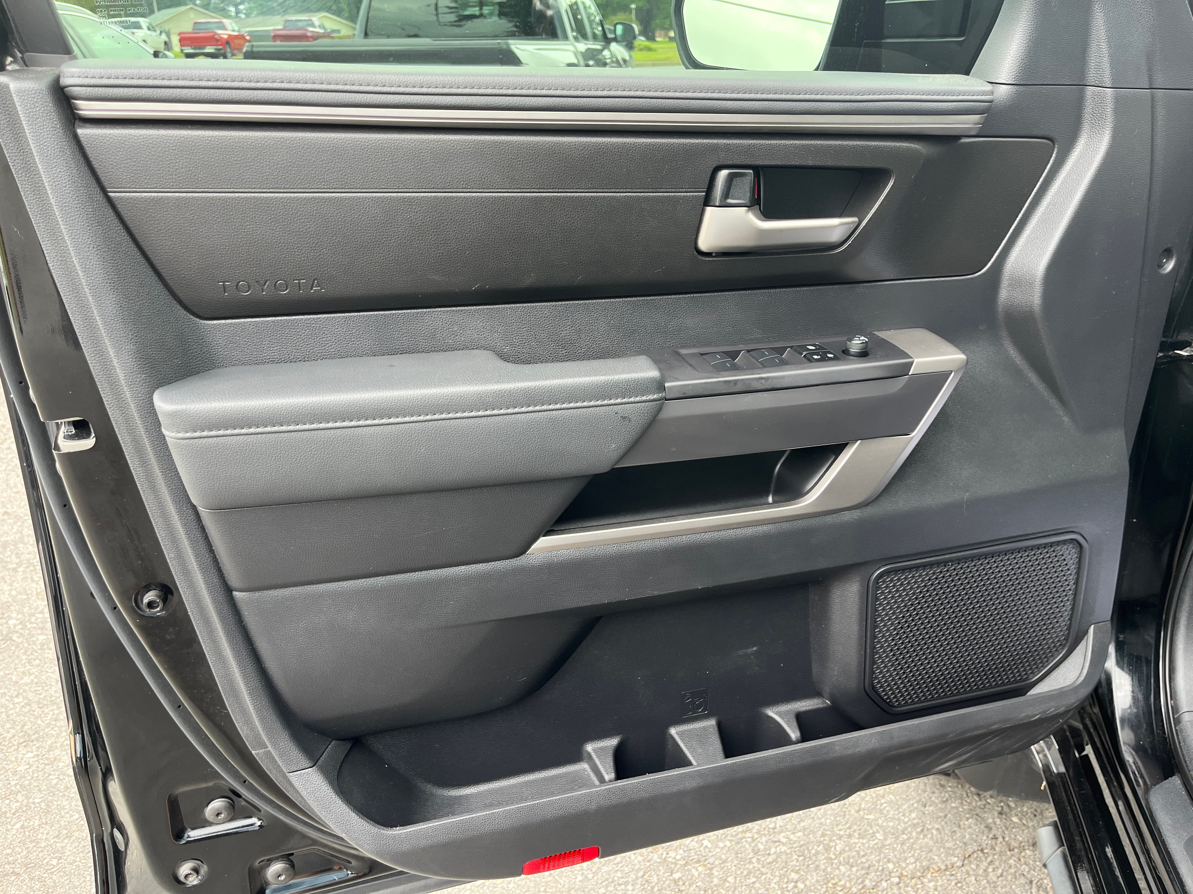 2023 Toyota Tundra 4WD SR5