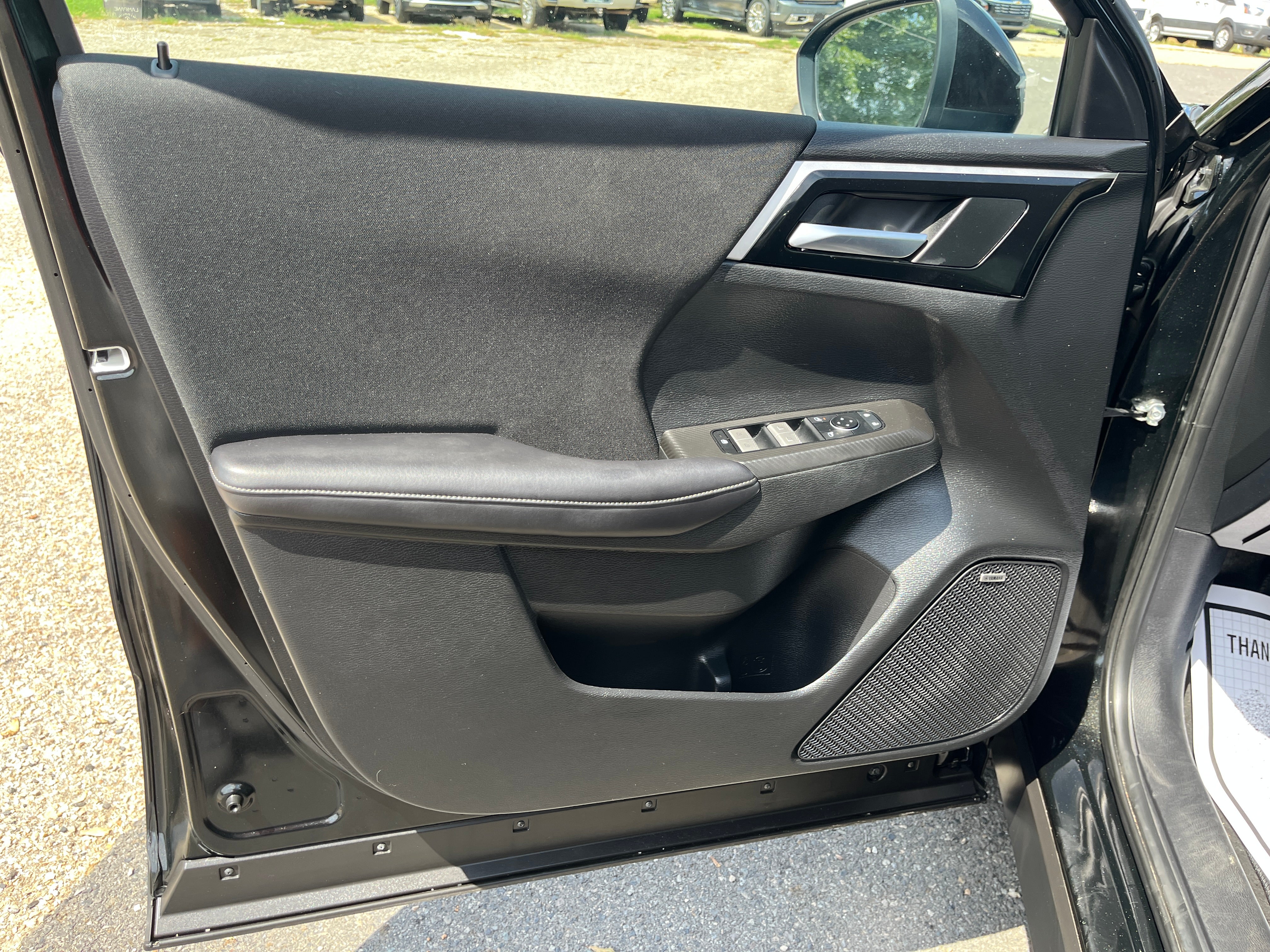 2025 Mitsubishi Outlander ES