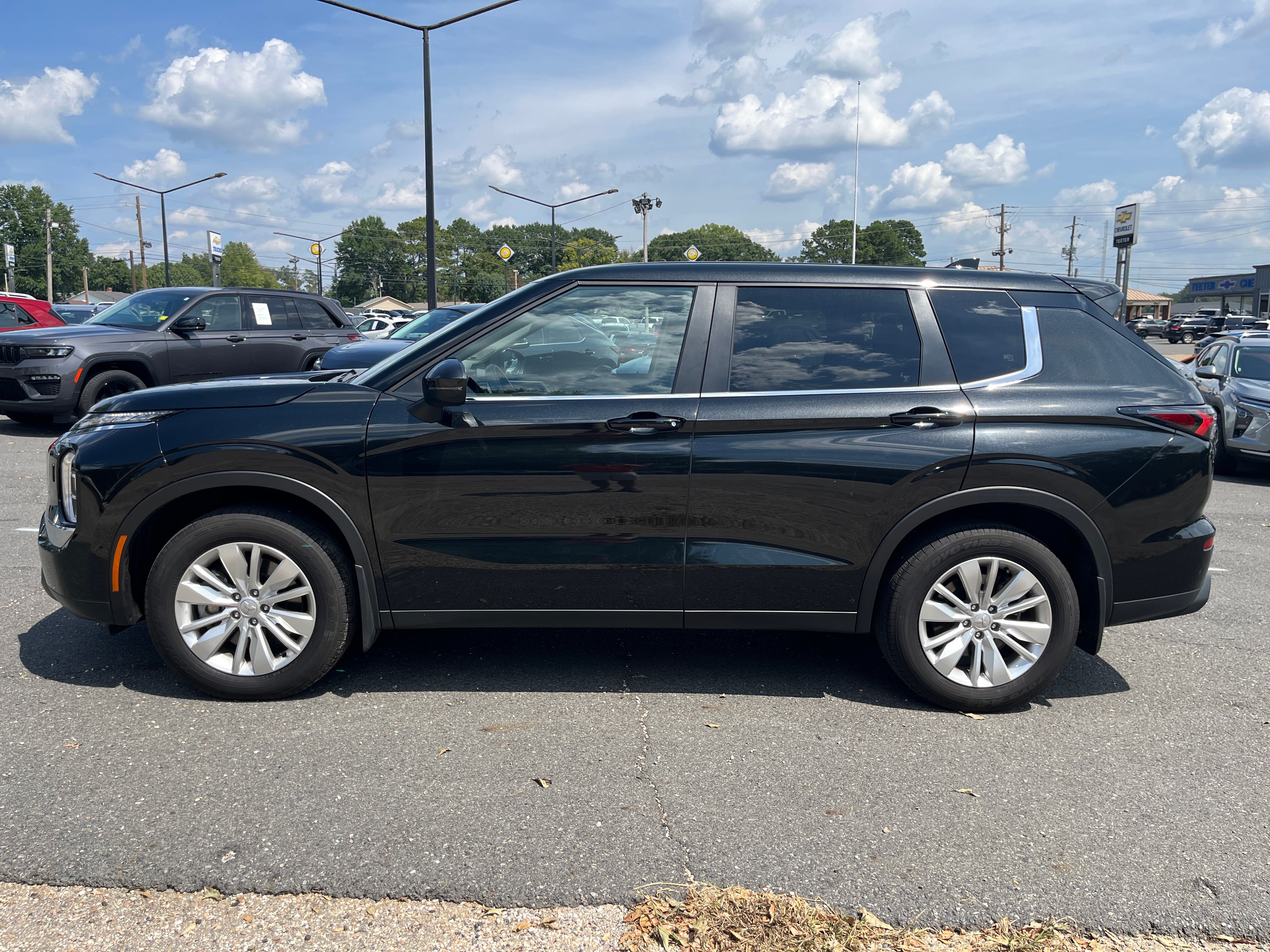 2025 Mitsubishi Outlander ES