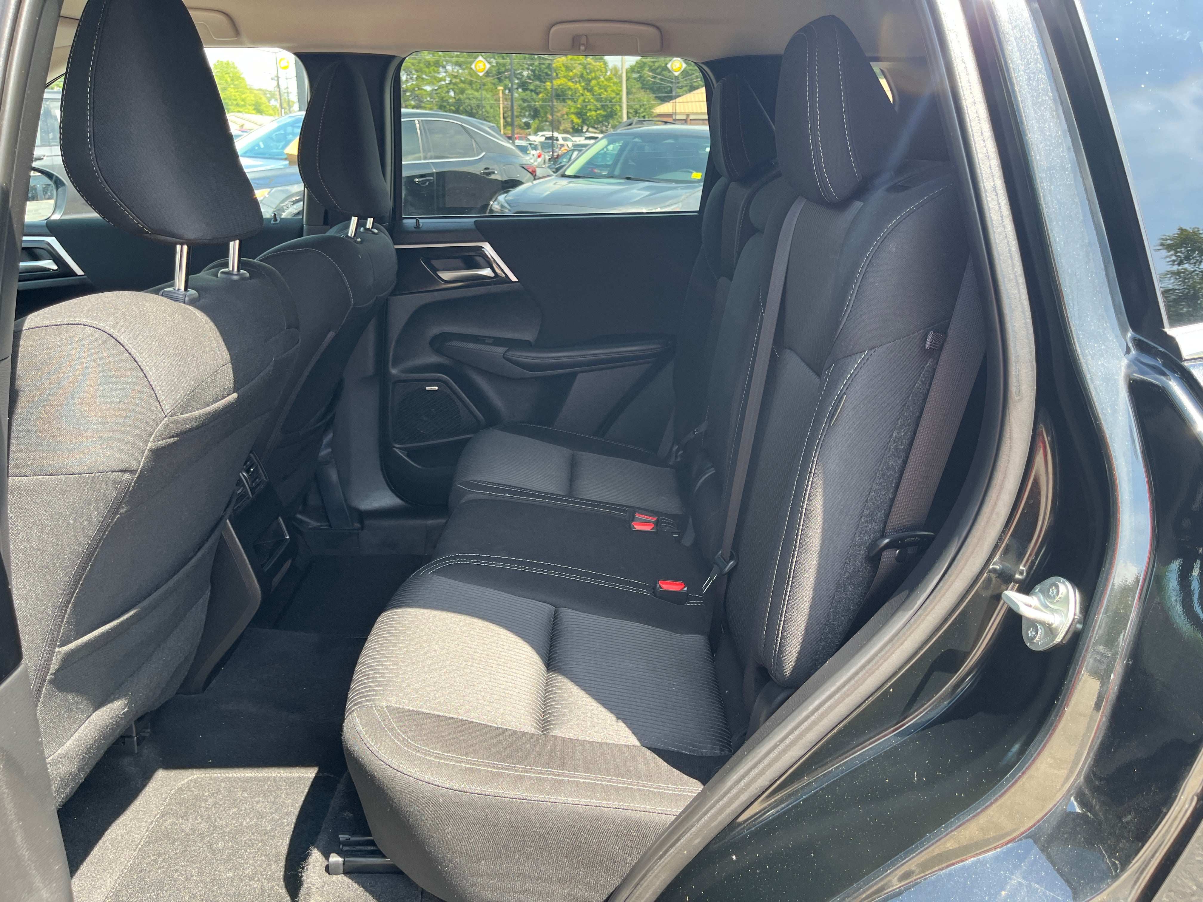 2025 Mitsubishi Outlander ES