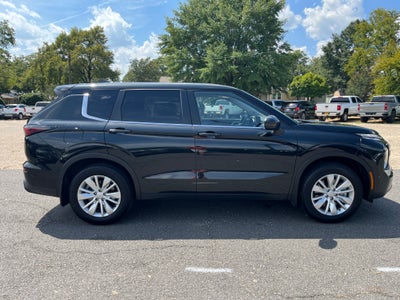 2025 Mitsubishi Outlander ES
