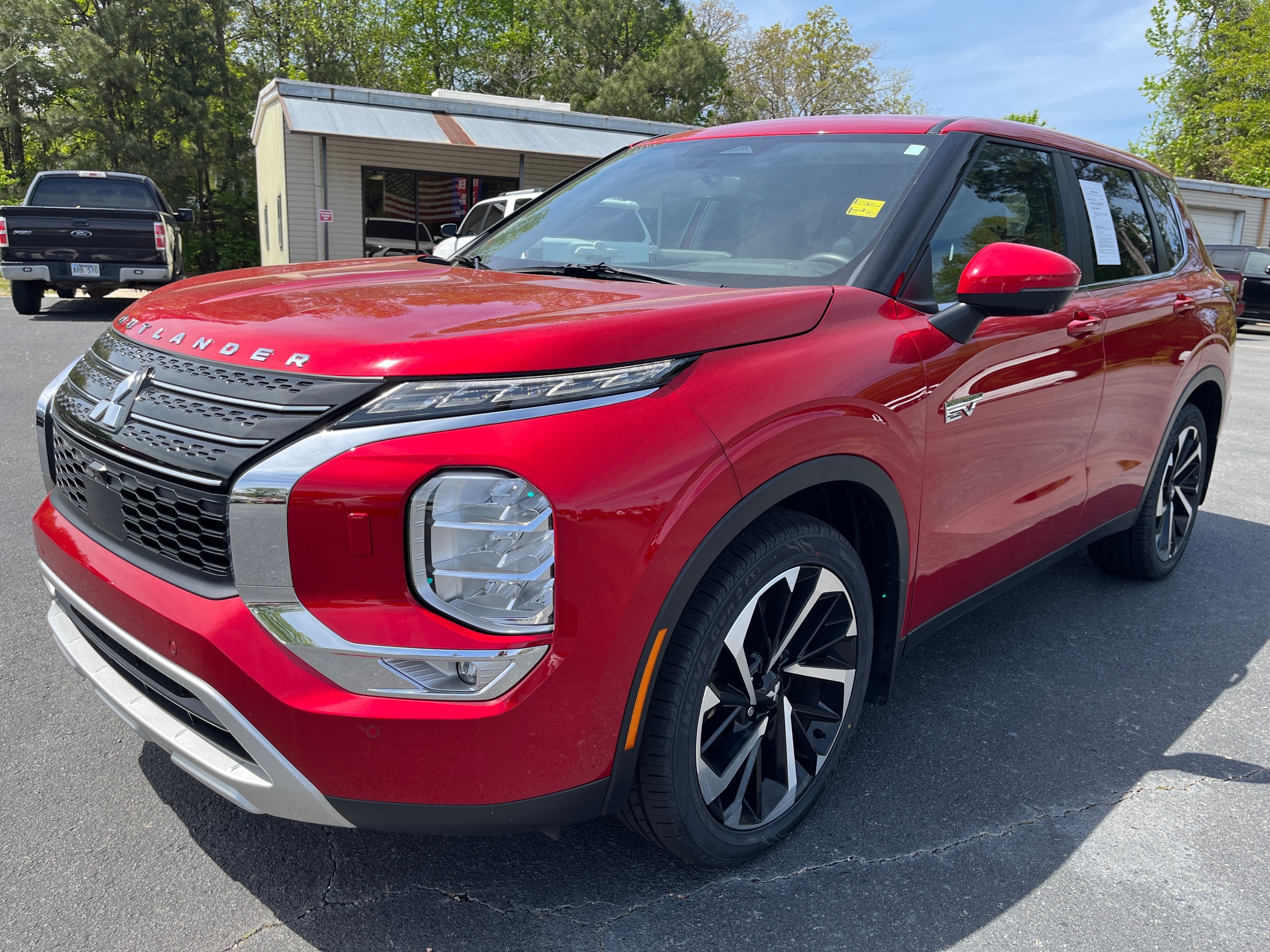 2023 Mitsubishi Outlander PHEV SE