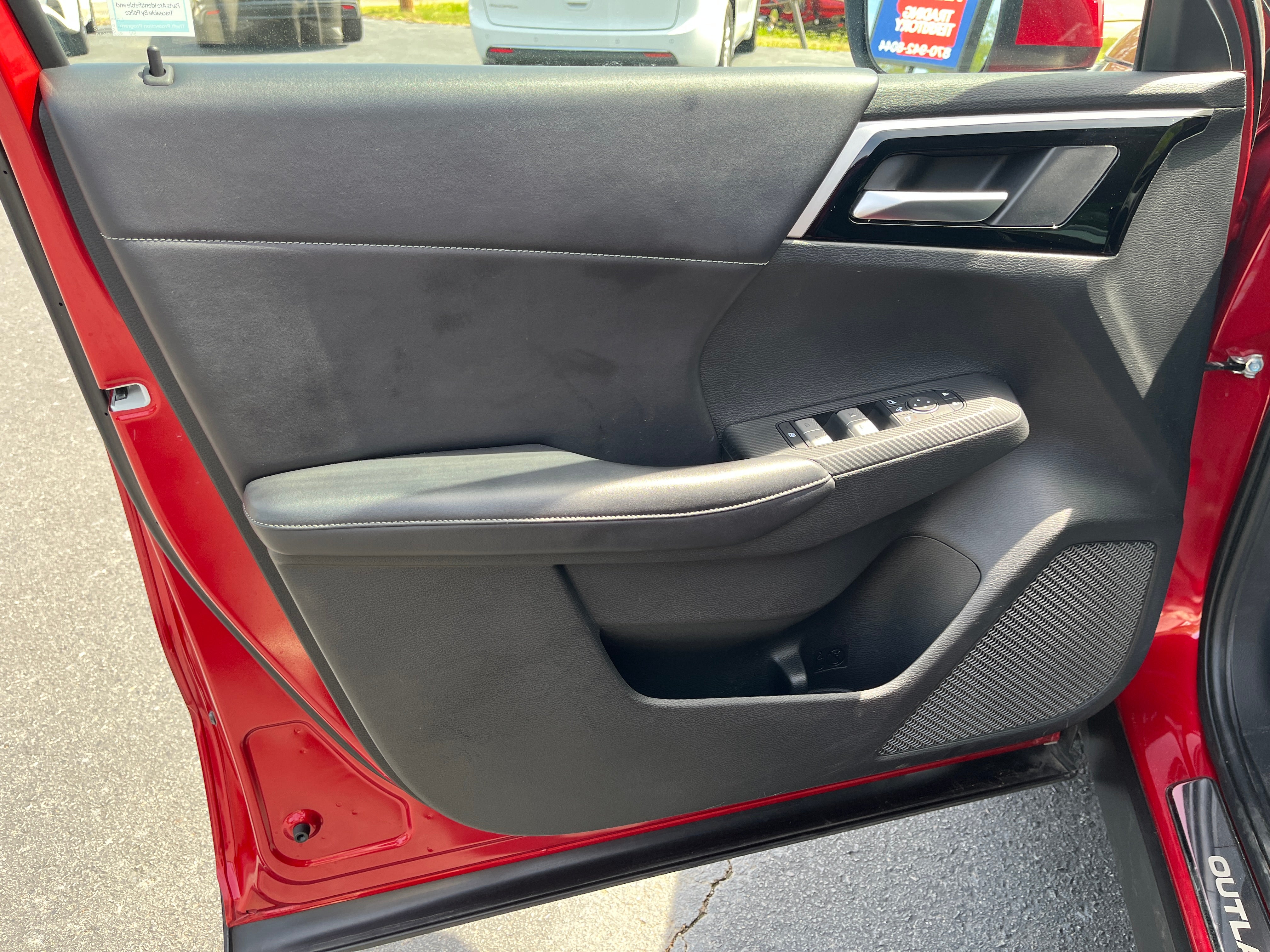 2023 Mitsubishi Outlander PHEV SE