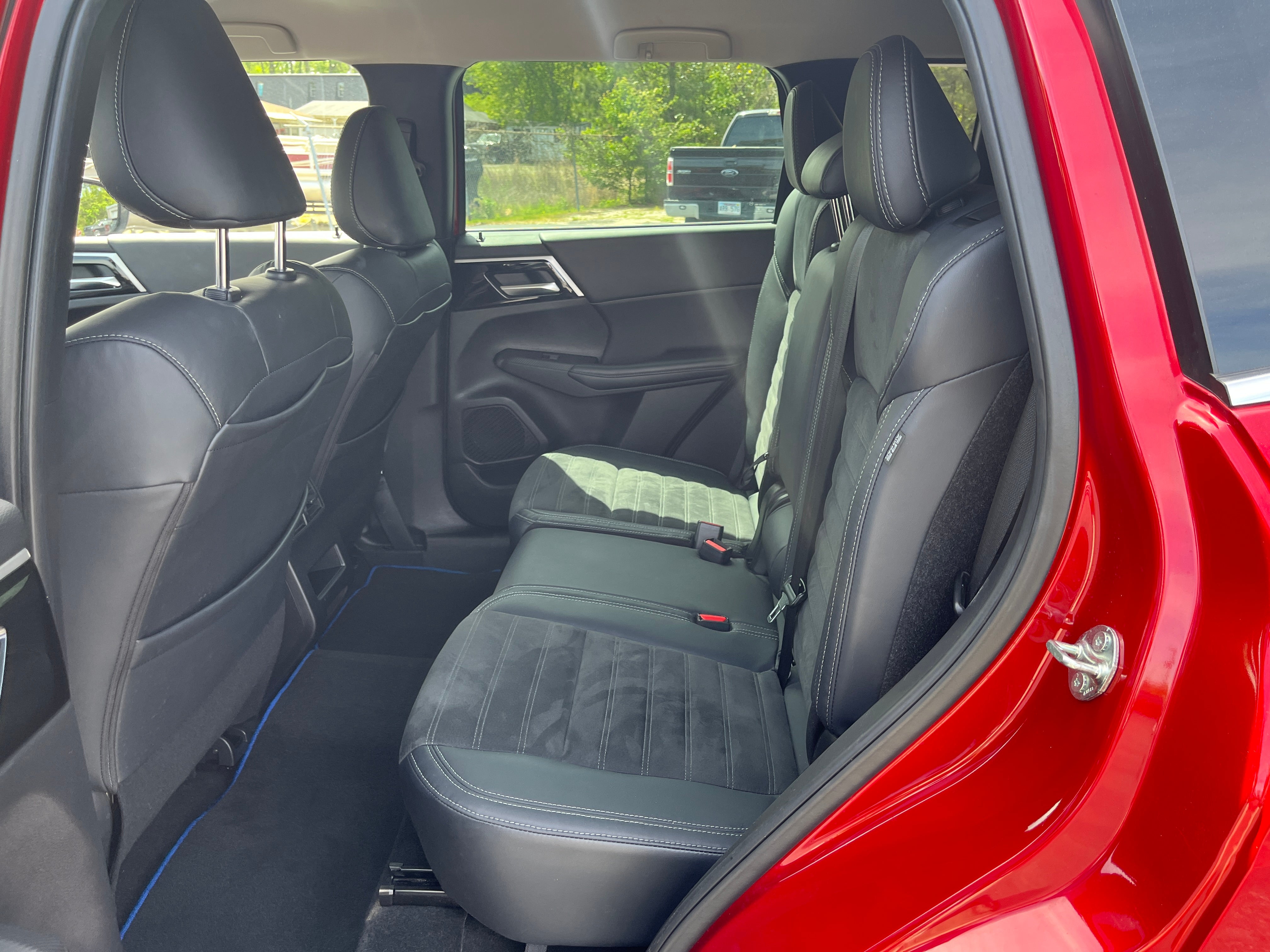 2023 Mitsubishi Outlander PHEV SE