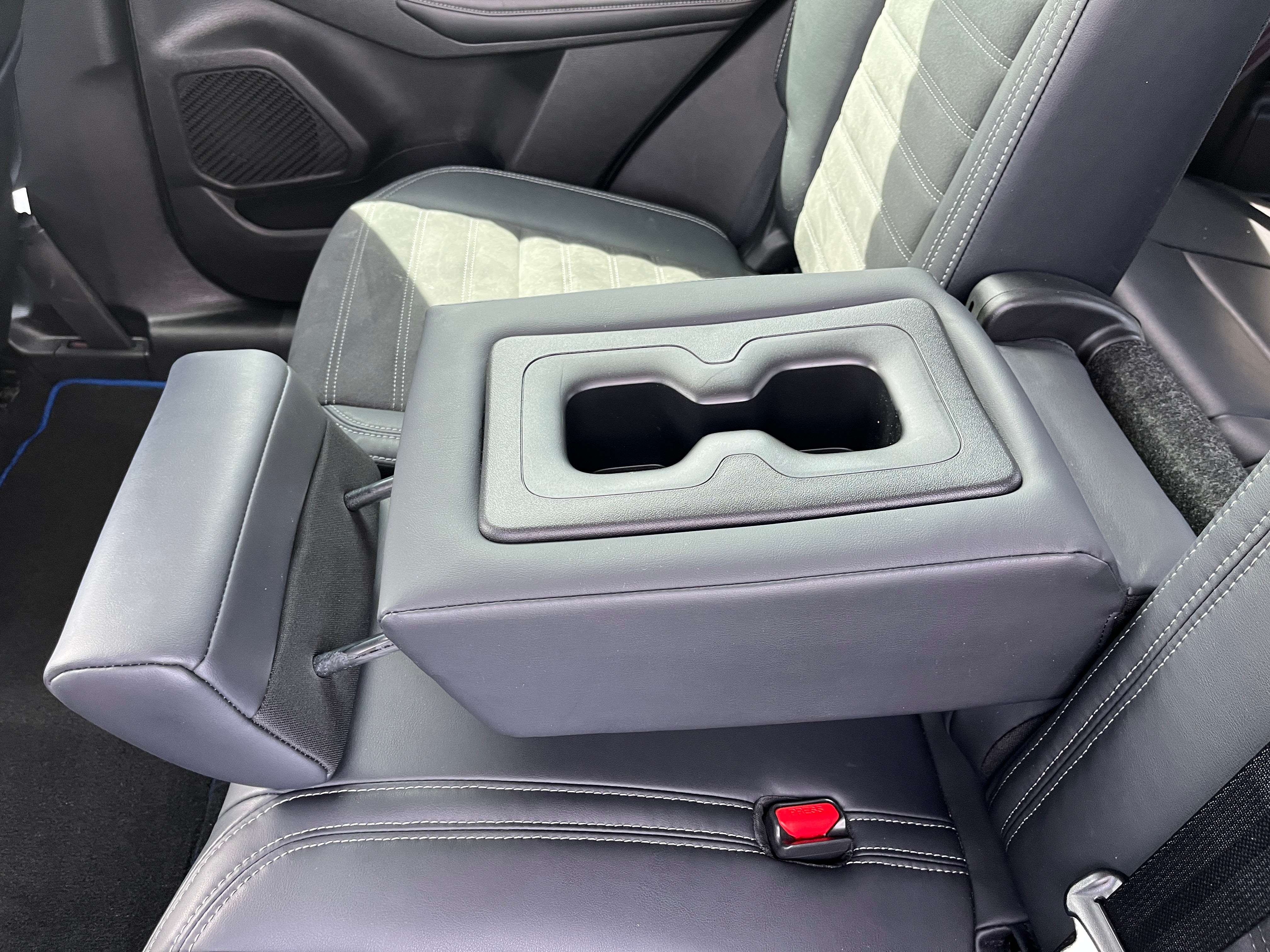 2023 Mitsubishi Outlander PHEV SE